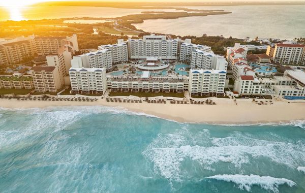 Hilton Cancun Mar Caribe All-Inclusive Resort - Hoteles cerca de Playa Delfines en Cancún