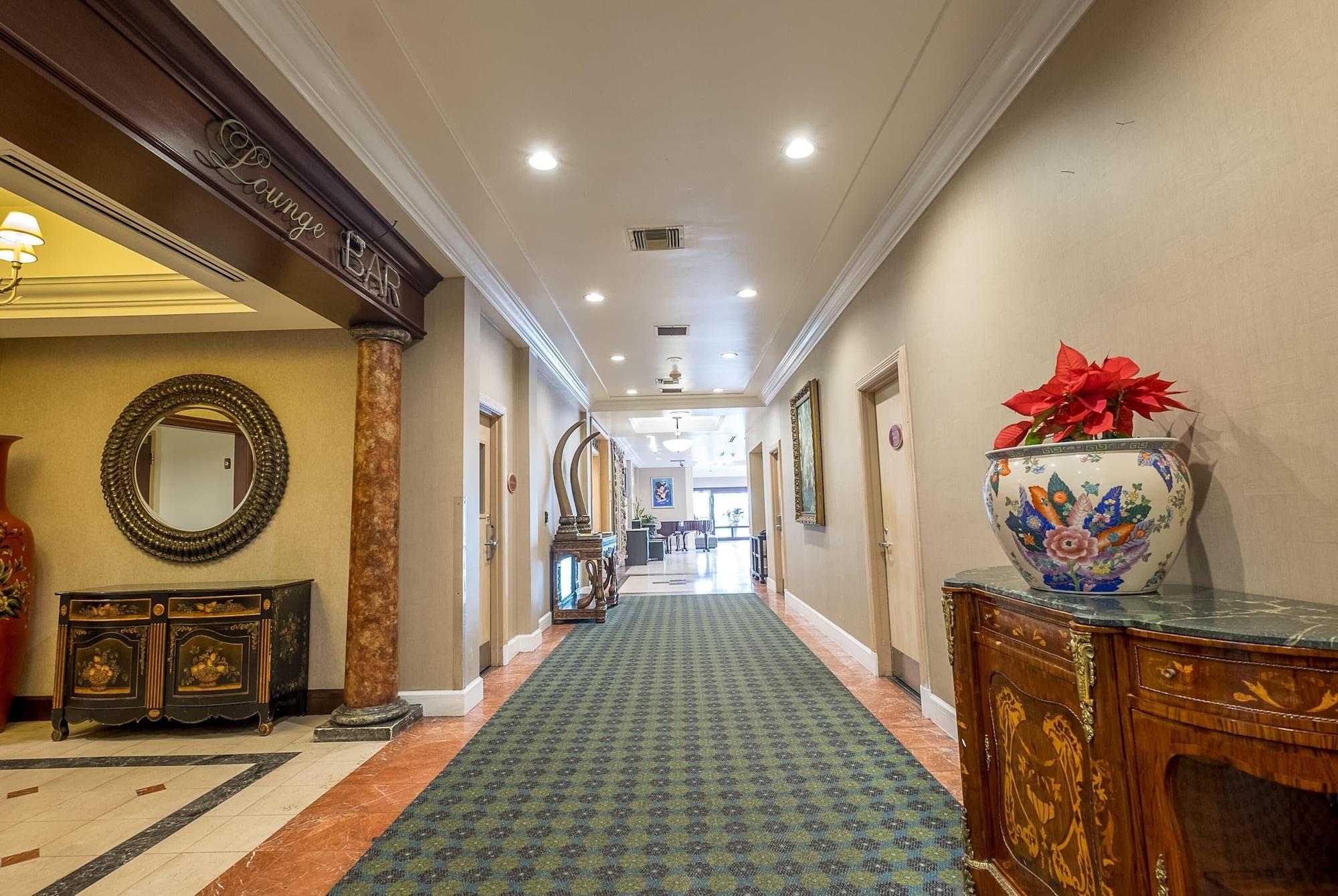 Varios Howard Johnson by Wyndham Fullerton/Anaheim Conference Cntr