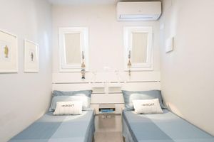 Alquiler Vacacional - Luxury Villa with  Heated Swimming Pool & Outdoor Jacuzzi -  50mt from the Beach