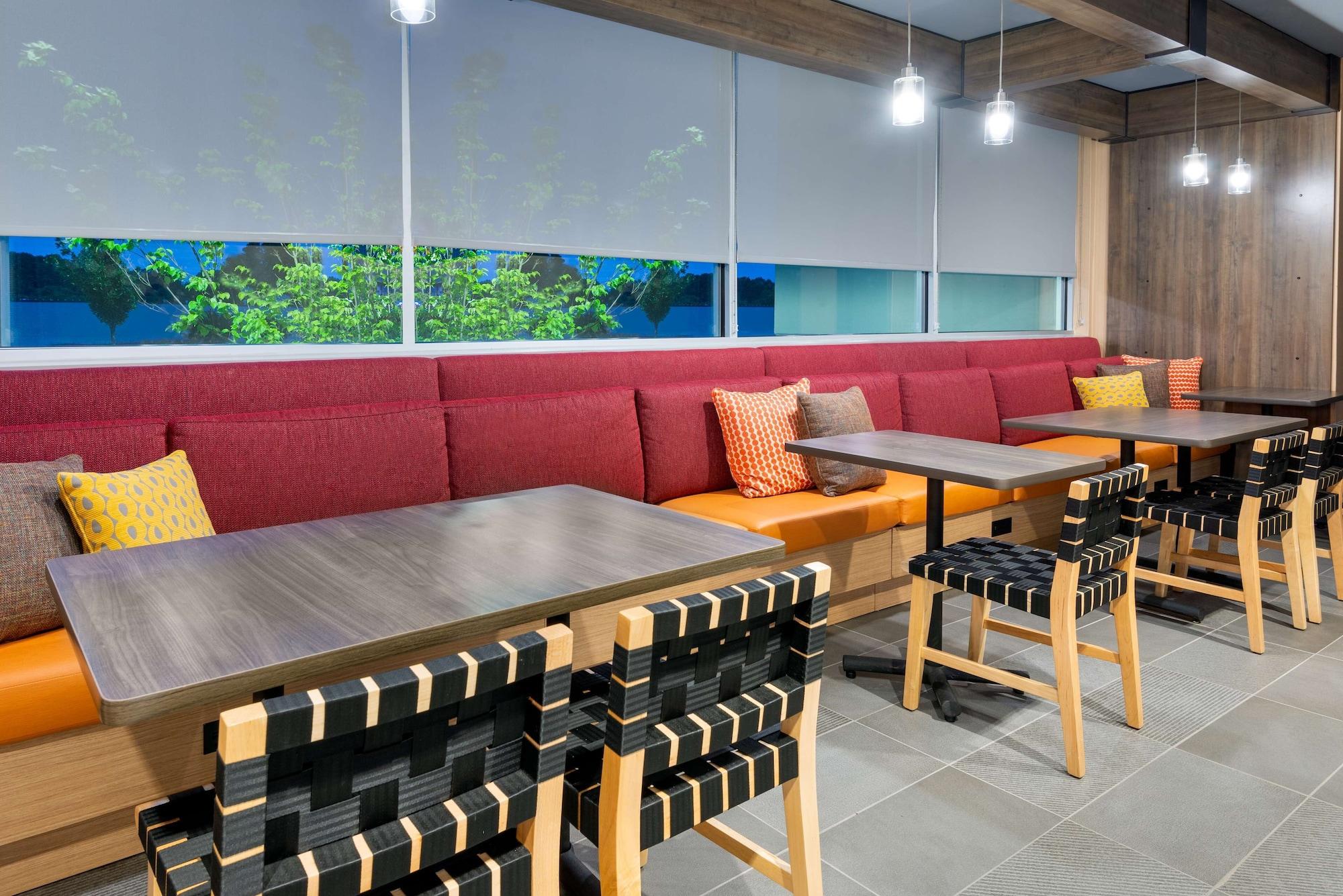 Restaurant Tru by Hilton Spartanburg