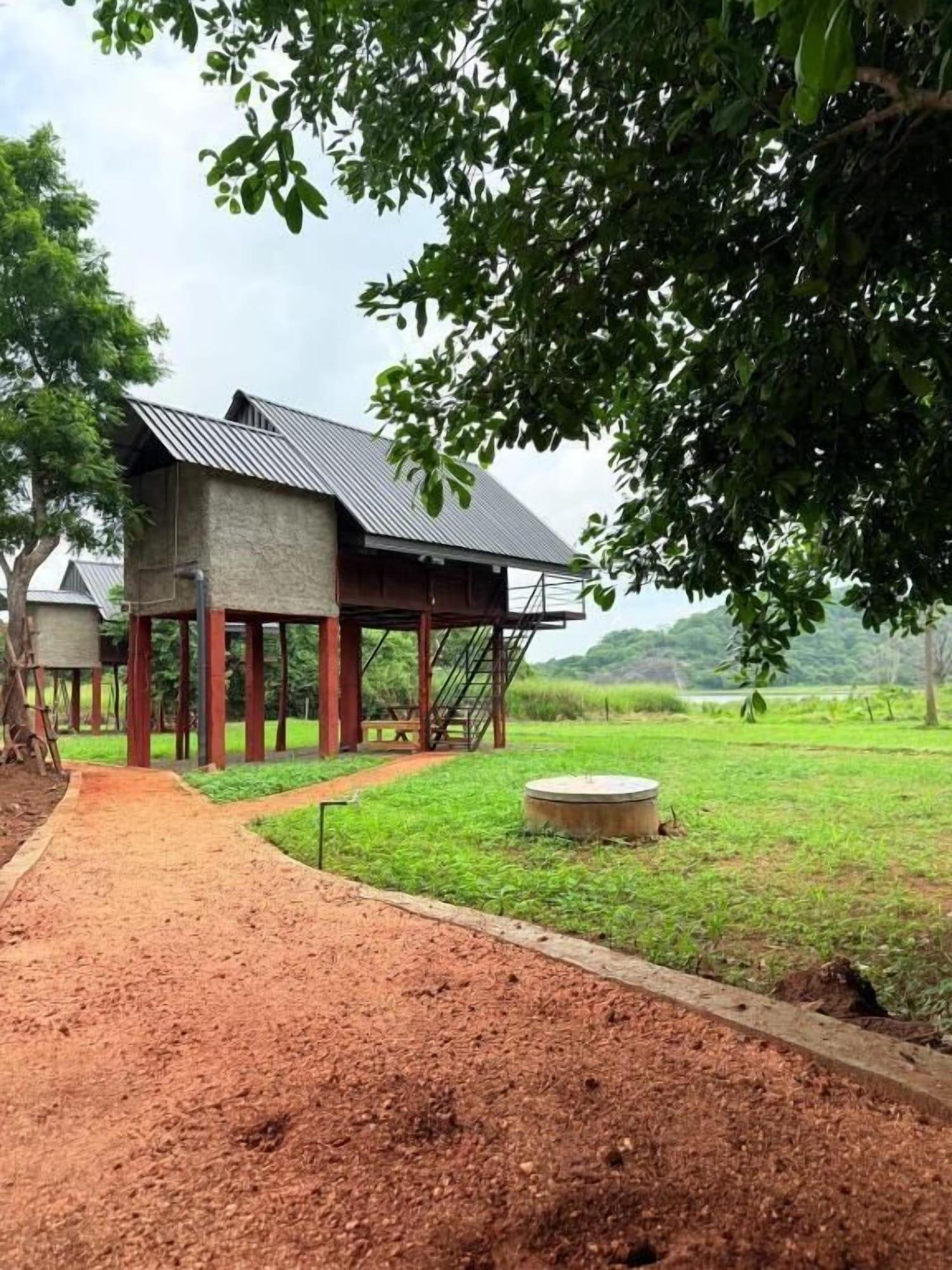 Vista Exterior Kolla Watersong Eco Cabana resort