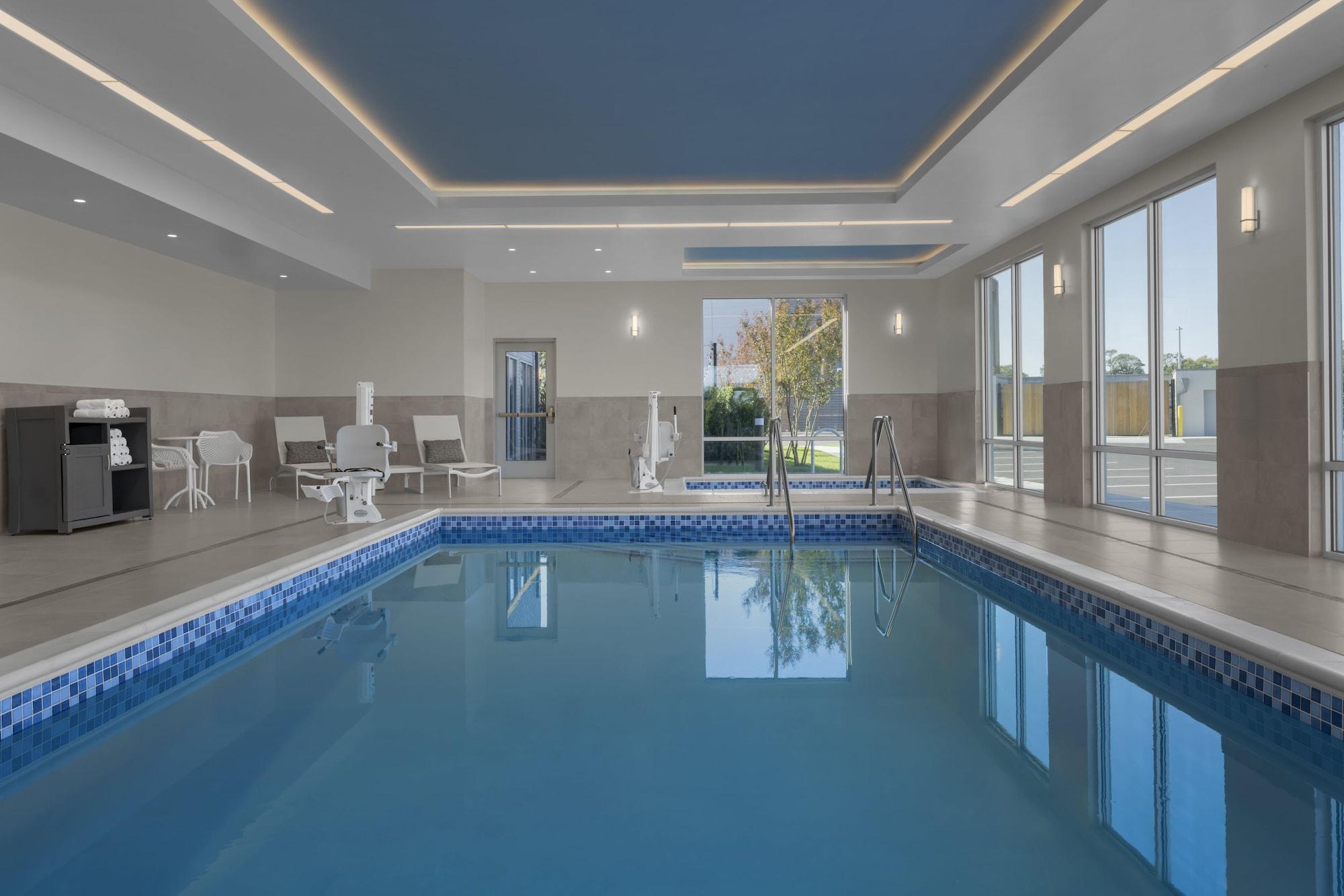 Vista Piscina Hampton Inn & Suites By Hilton Long Island Farmingdale