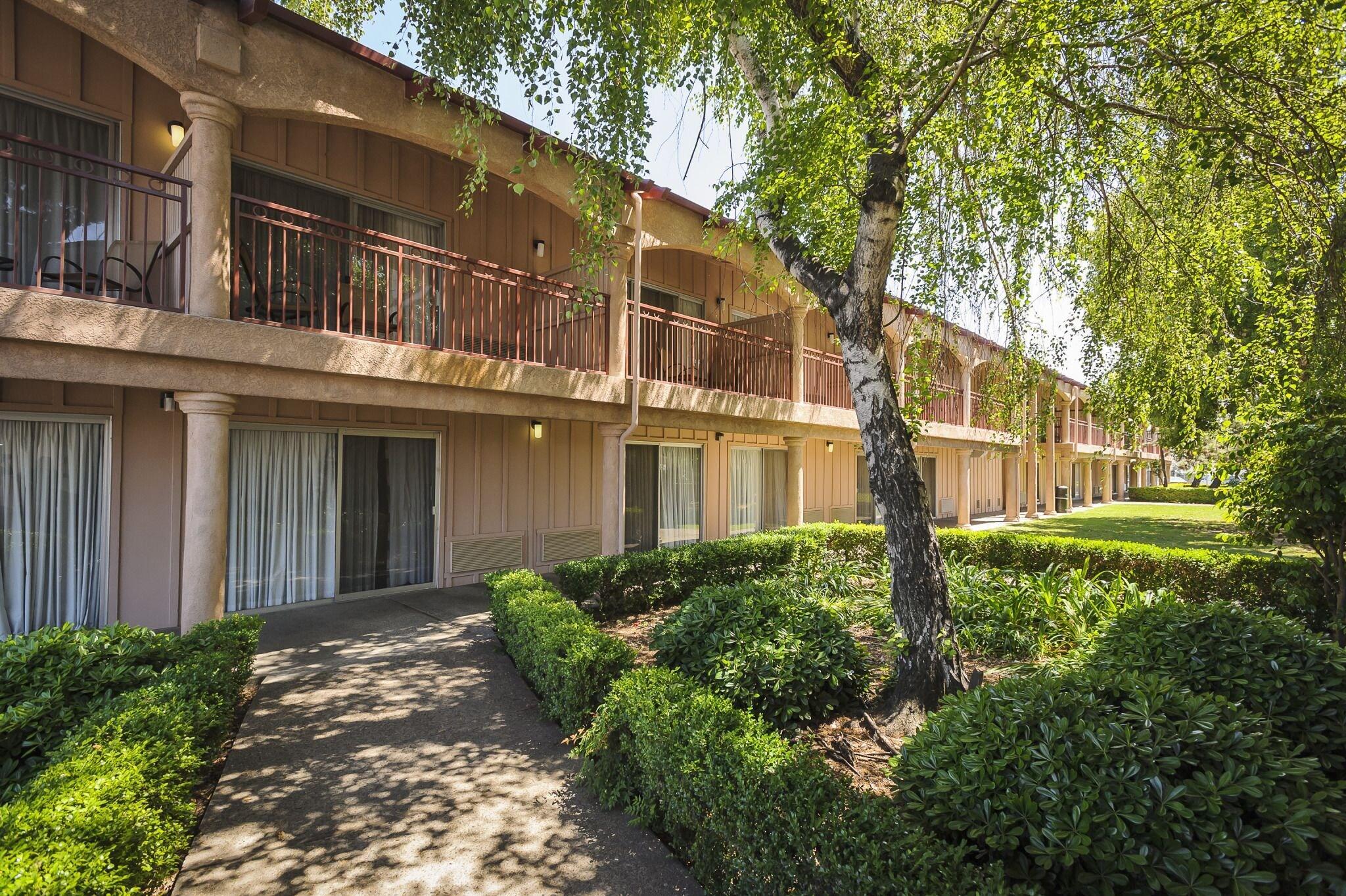 Vista Exterior Days Inn by Wyndham Modesto