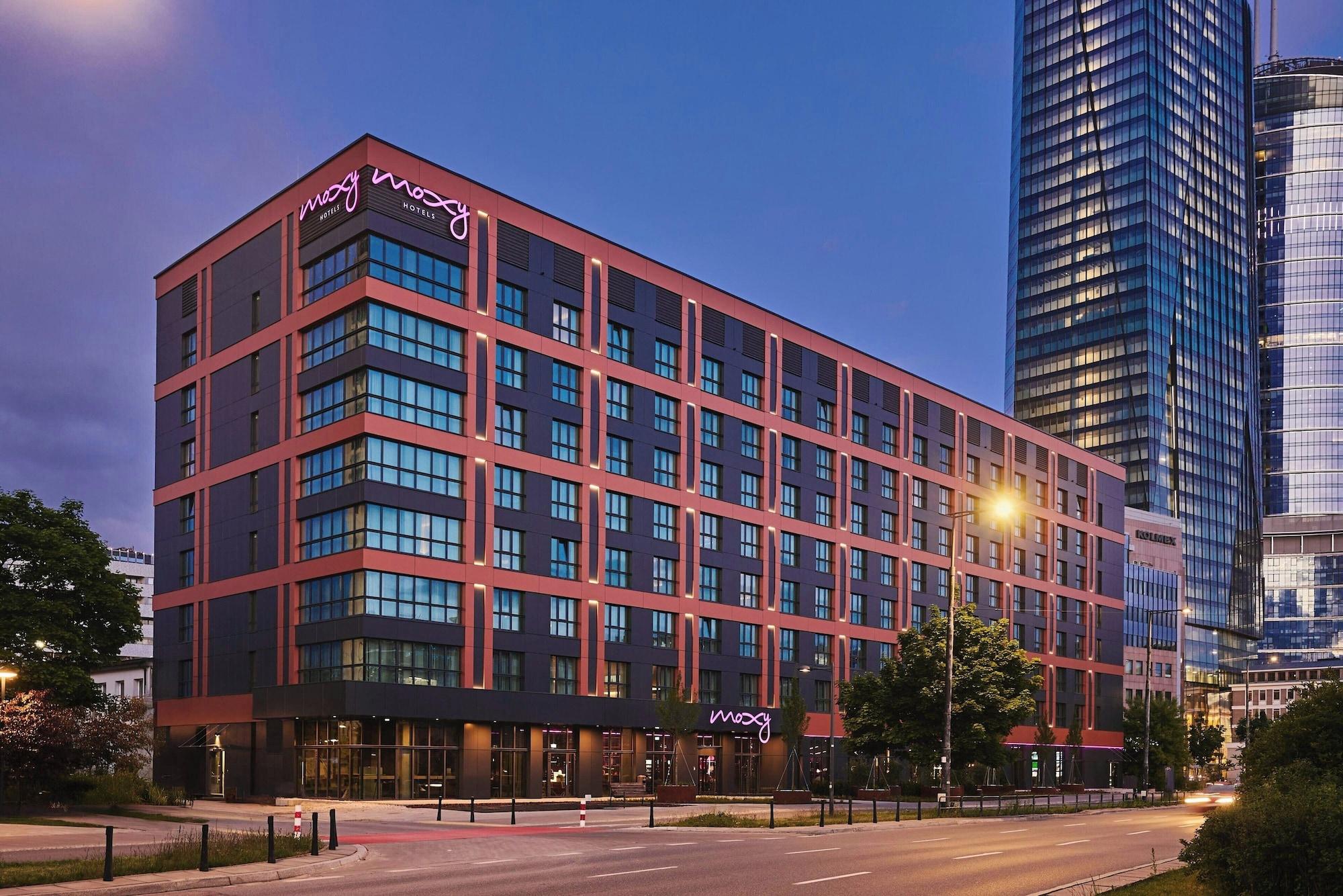Vista Exterior Moxy Warsaw City