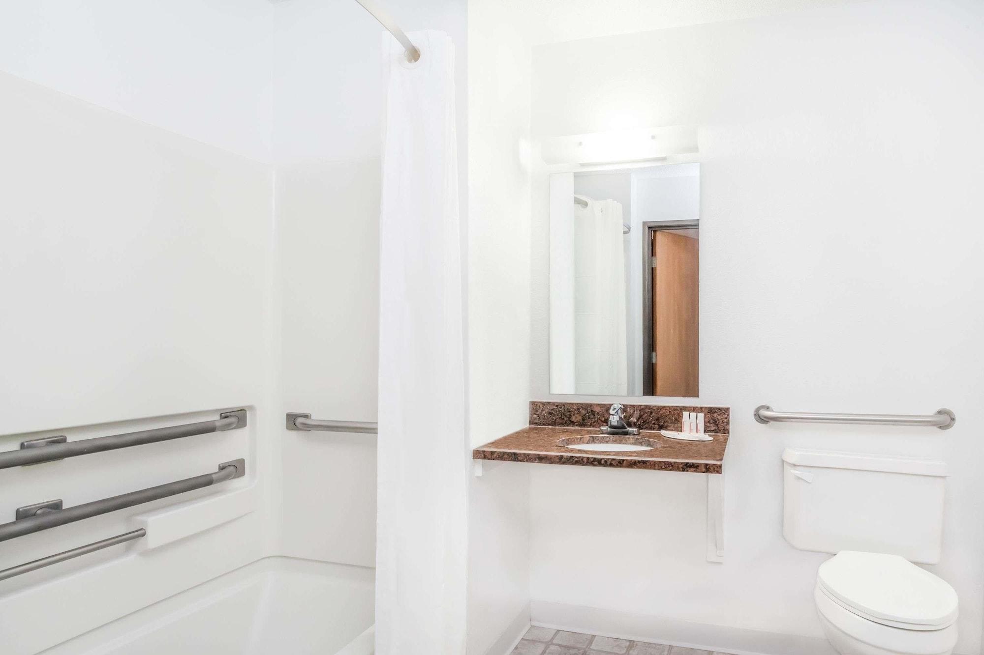 Equipamiento de Habitación Super 8 by Wyndham Montgomery Maybrook