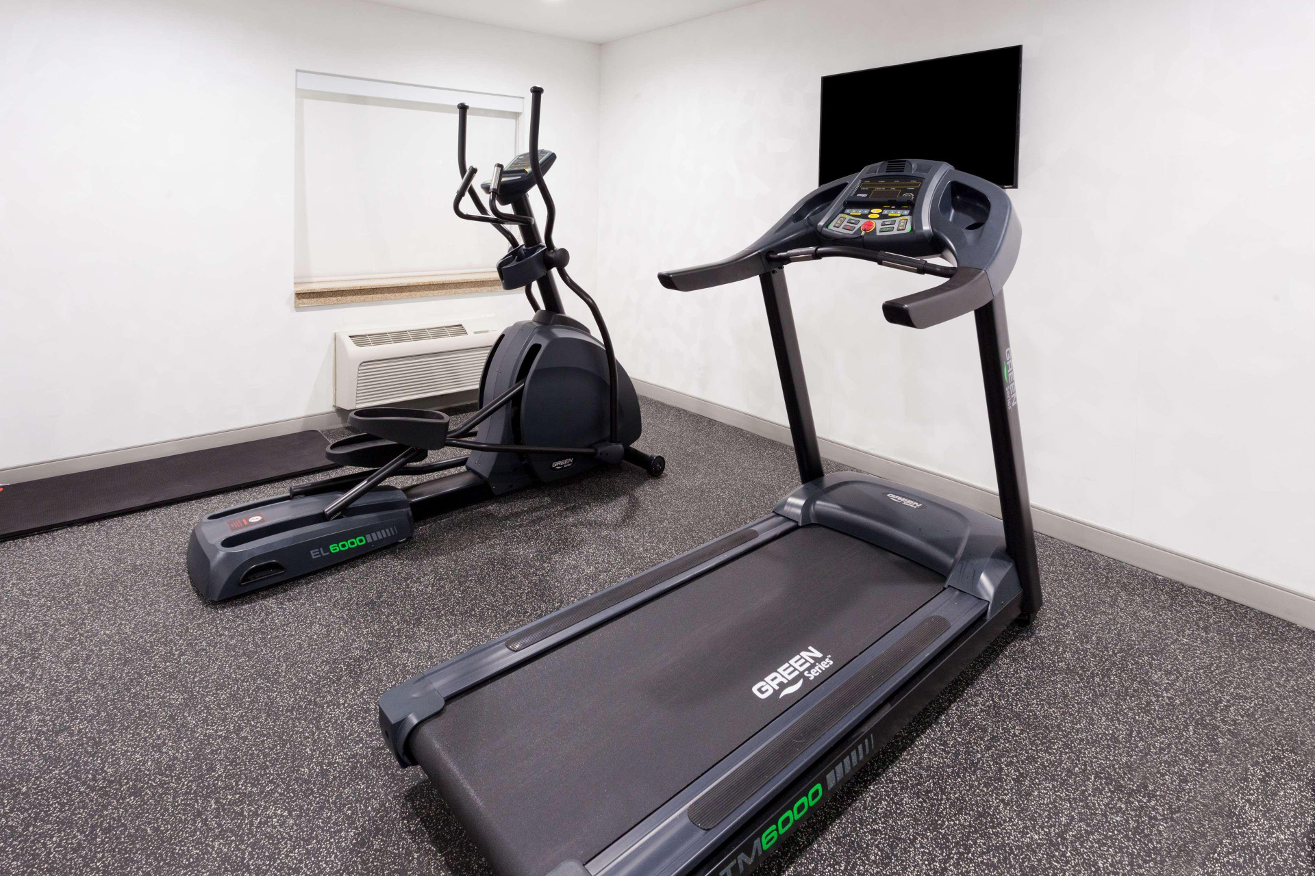 Vista Exterior Studio 6 Corona, CA - West