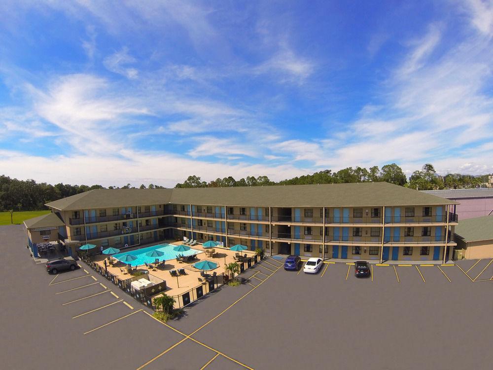 Vista Exterior Seasons Florida Resort