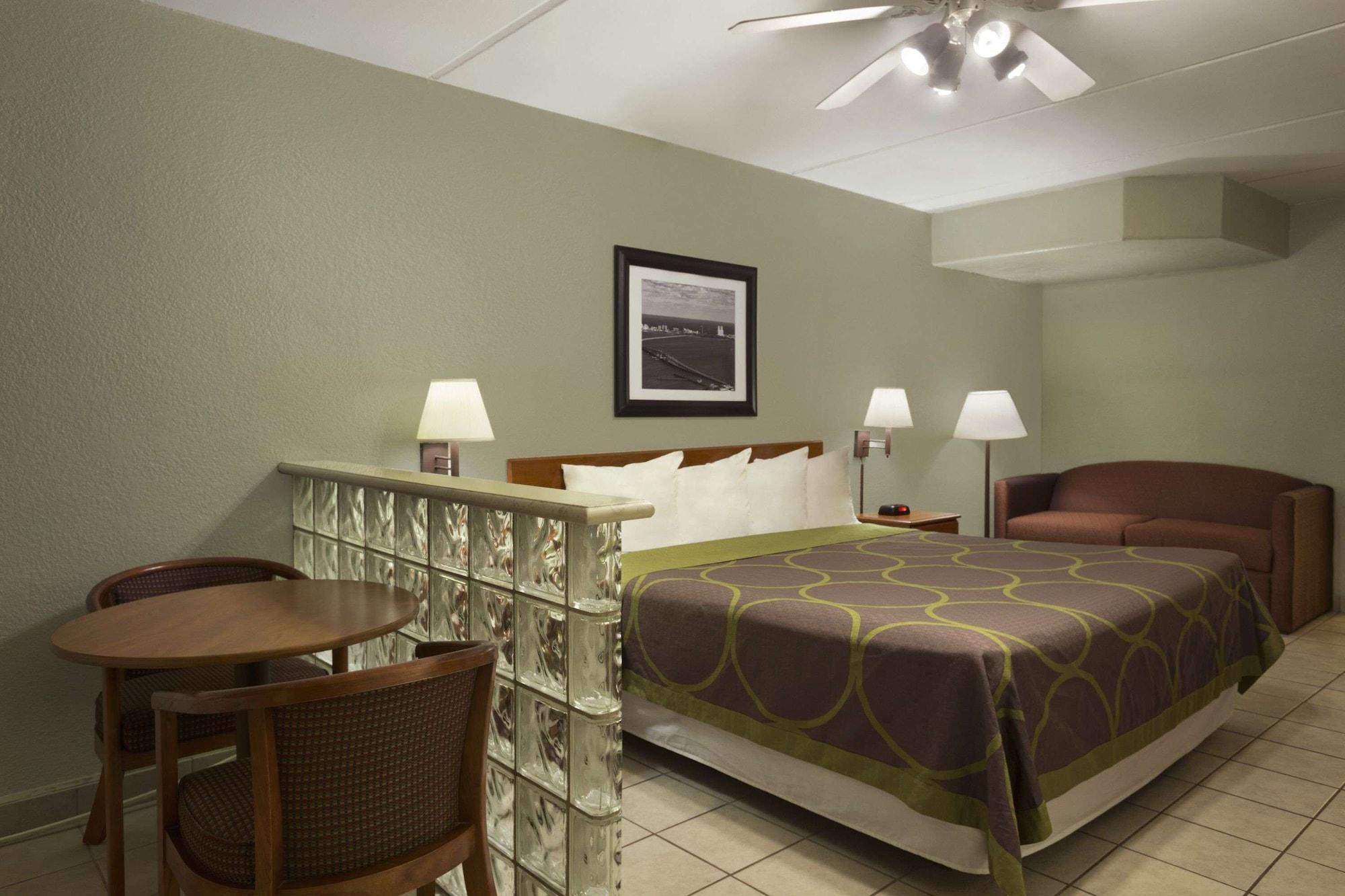 Habitación Super 8 by Wyndham South Padre Island