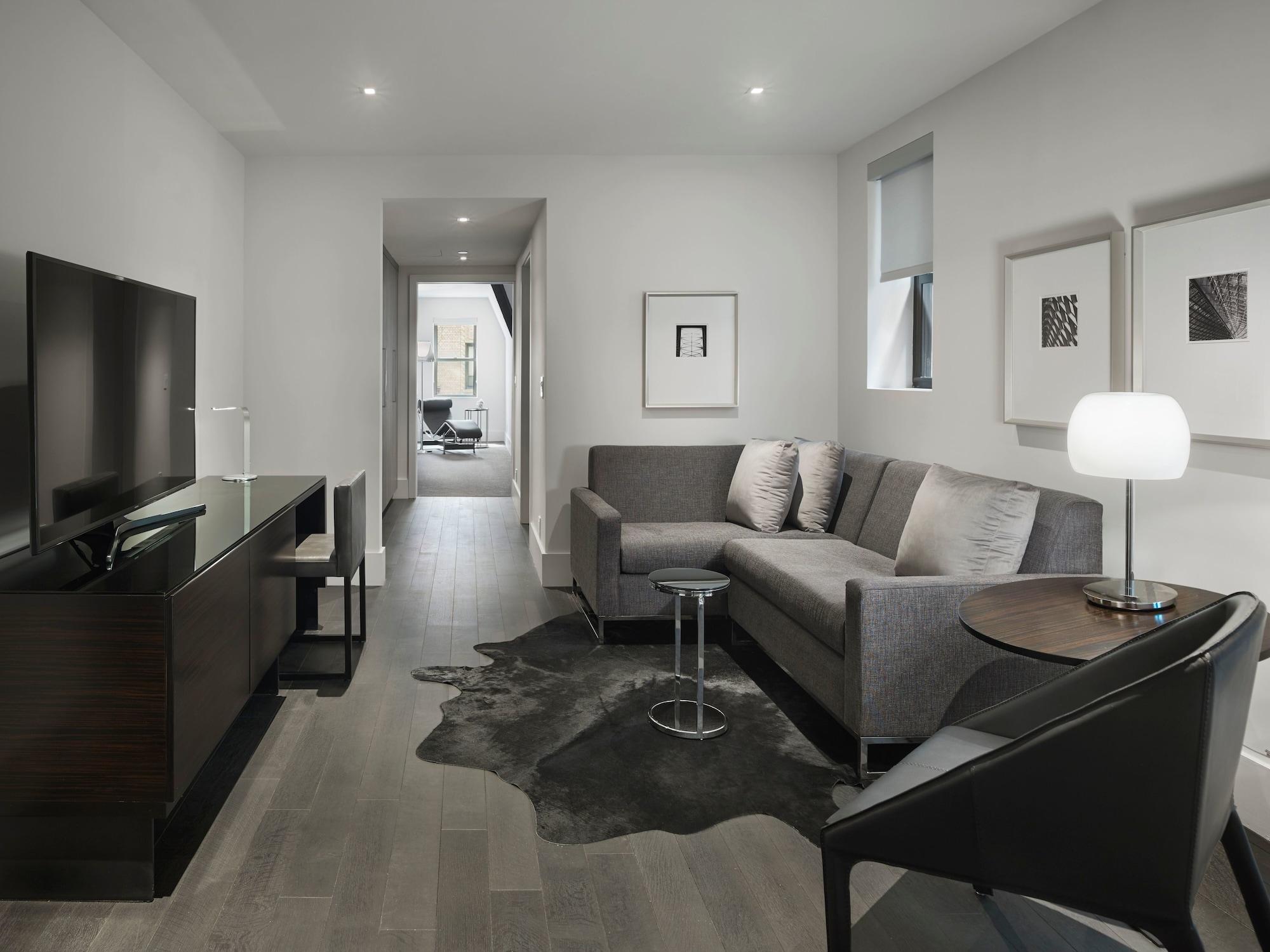 Varios AKA Times Square