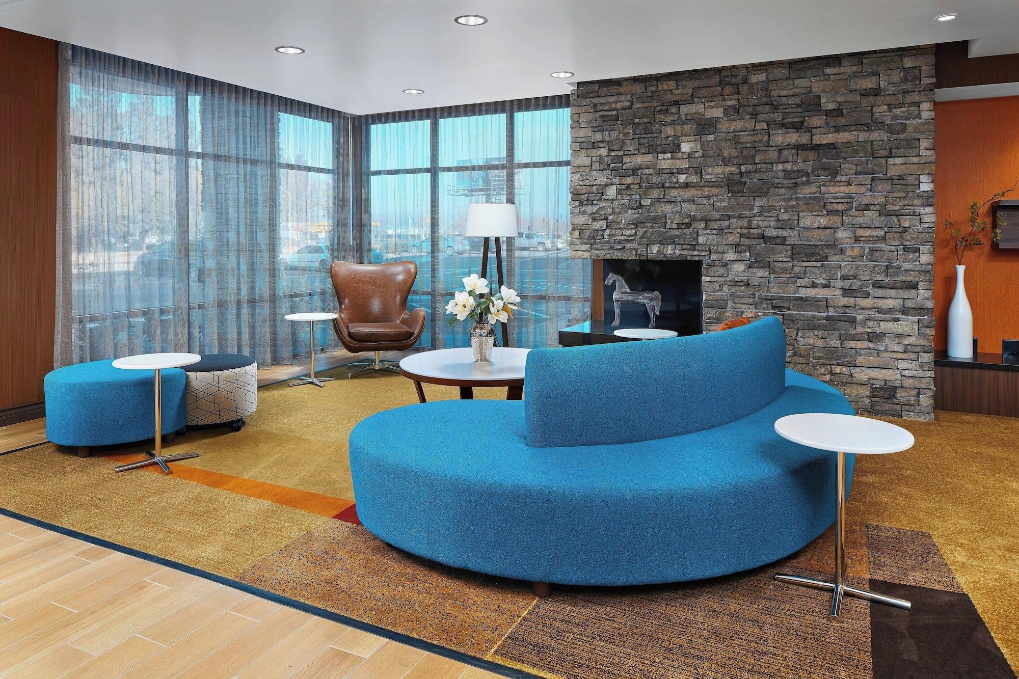 Vista Lobby Fairfield Inn&Suite by Marriott Fresno Yosemite Intl Airport