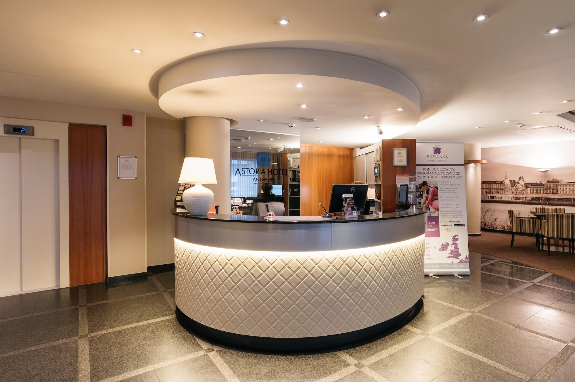 Vista Lobby Astoria Hotel