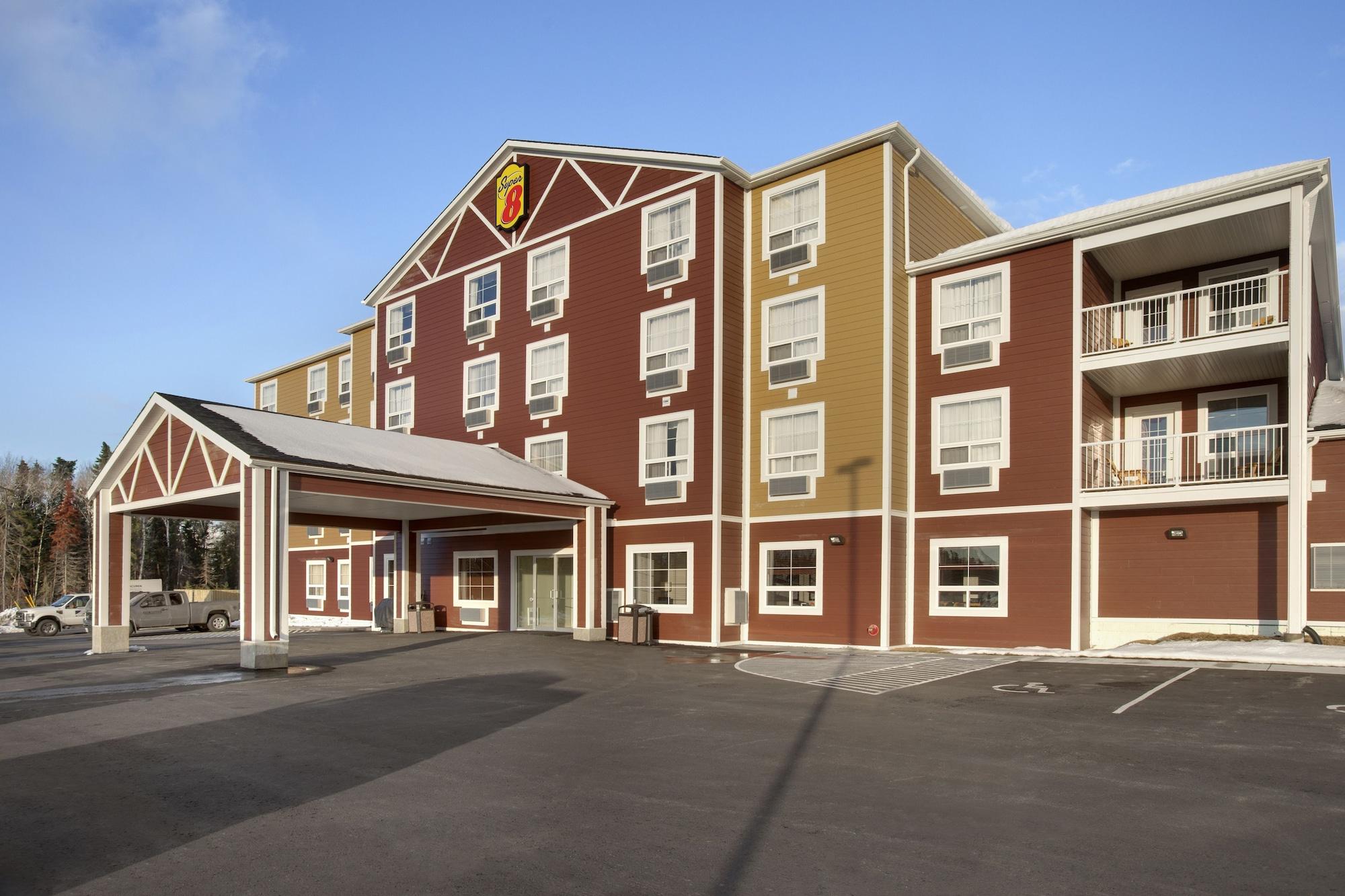 Vista Exterior Super 8 by Wyndham Red Lake ON