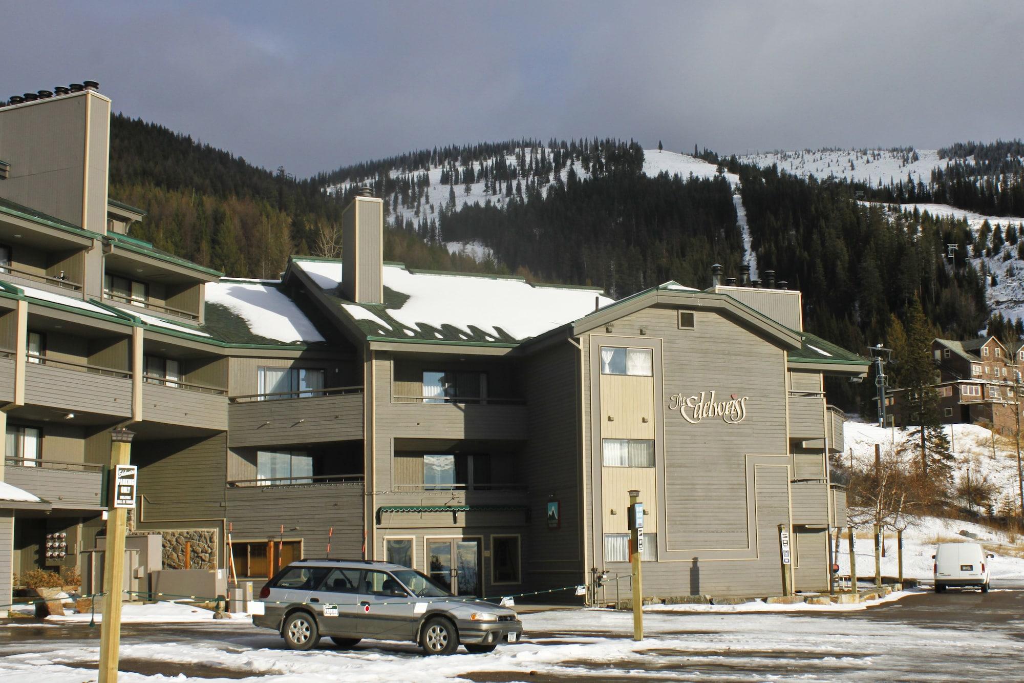 Vista Exterior Edelweiss Condominiums