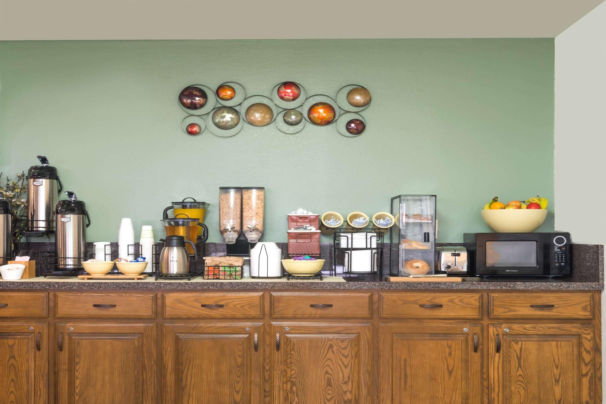 Restaurant Knights Inn Slaton