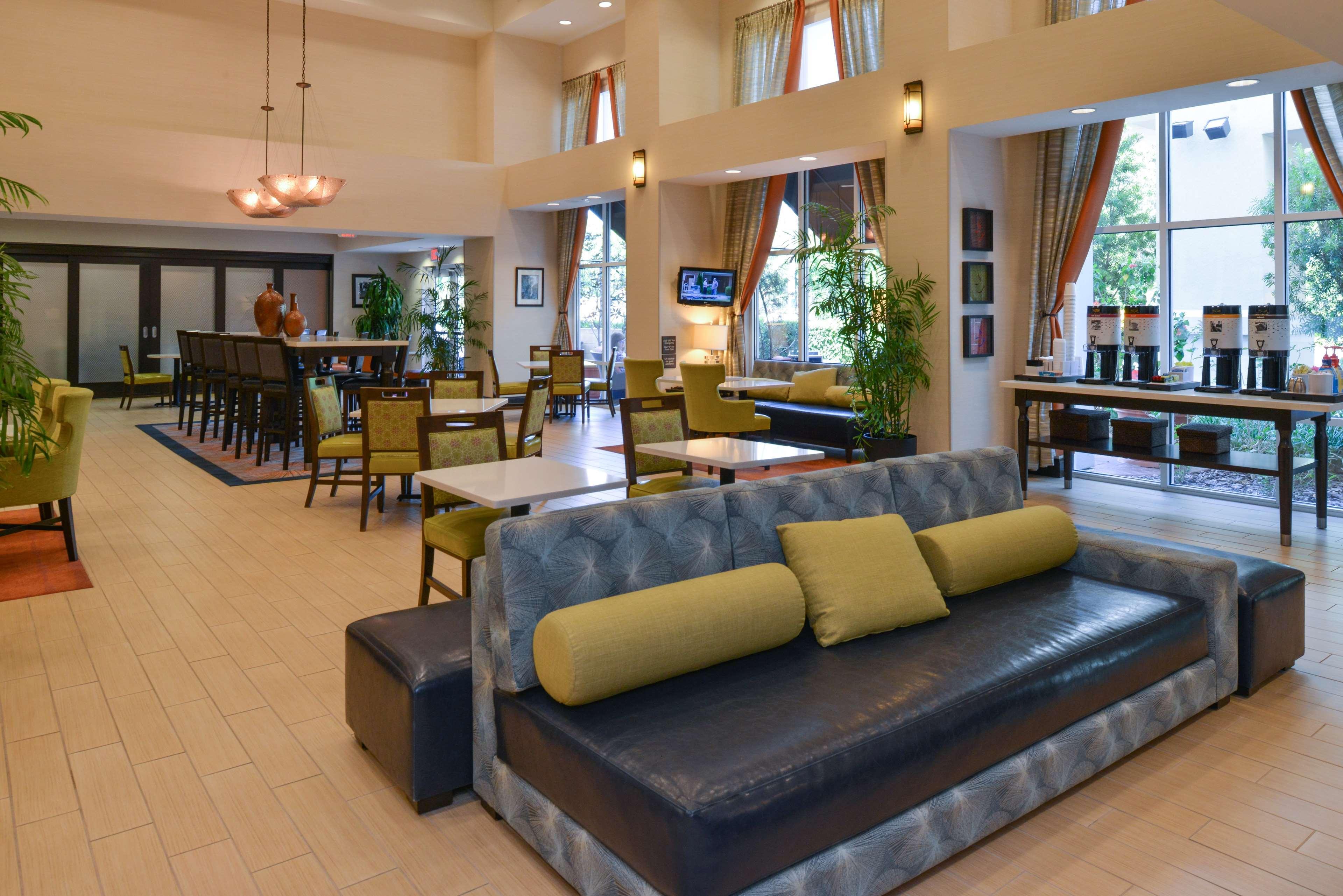 Vista Lobby Hampton Inn & Suites Ocala