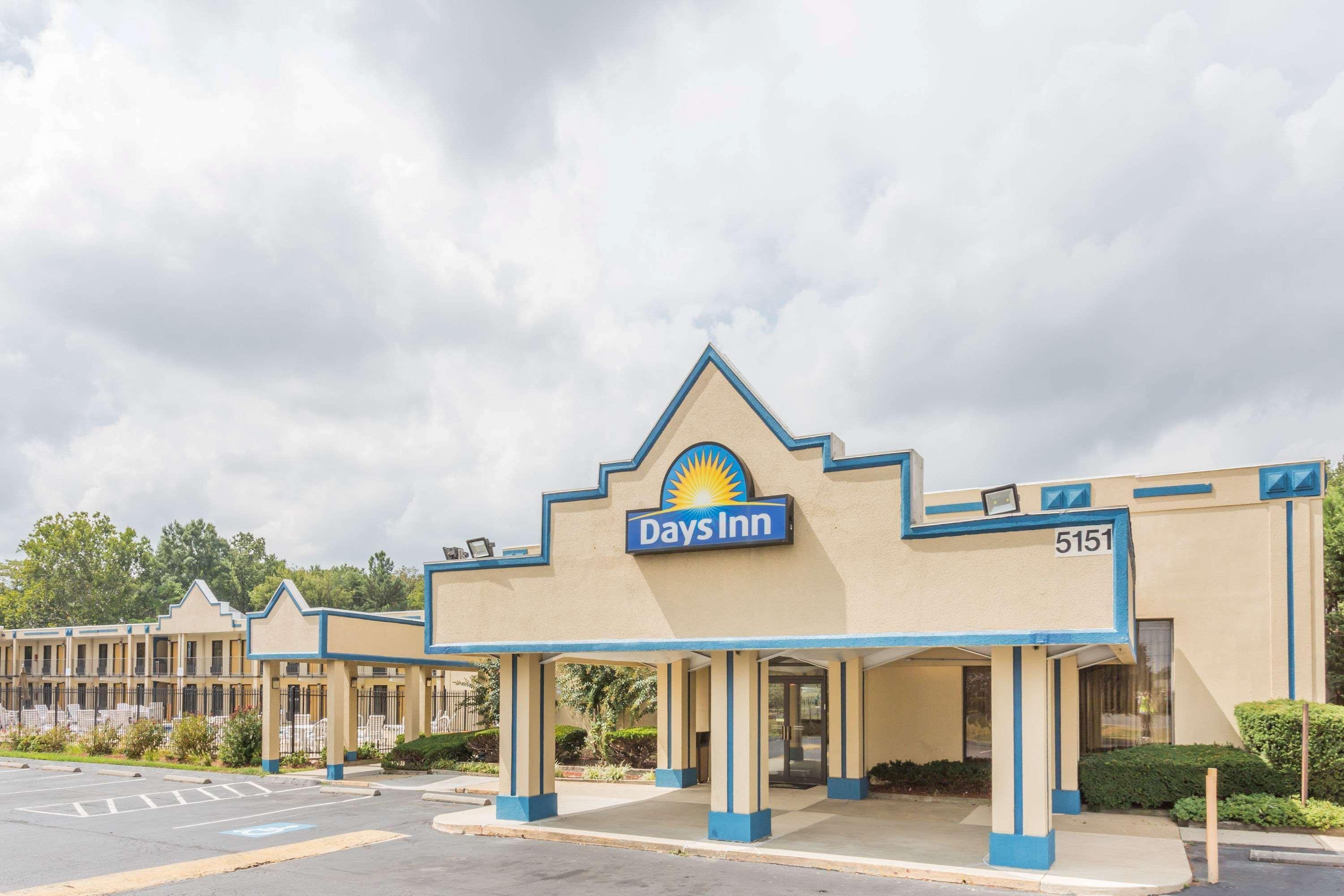 Vista Exterior Days Inn by Wyndham Camp Springs/Andrews AFB DC Area