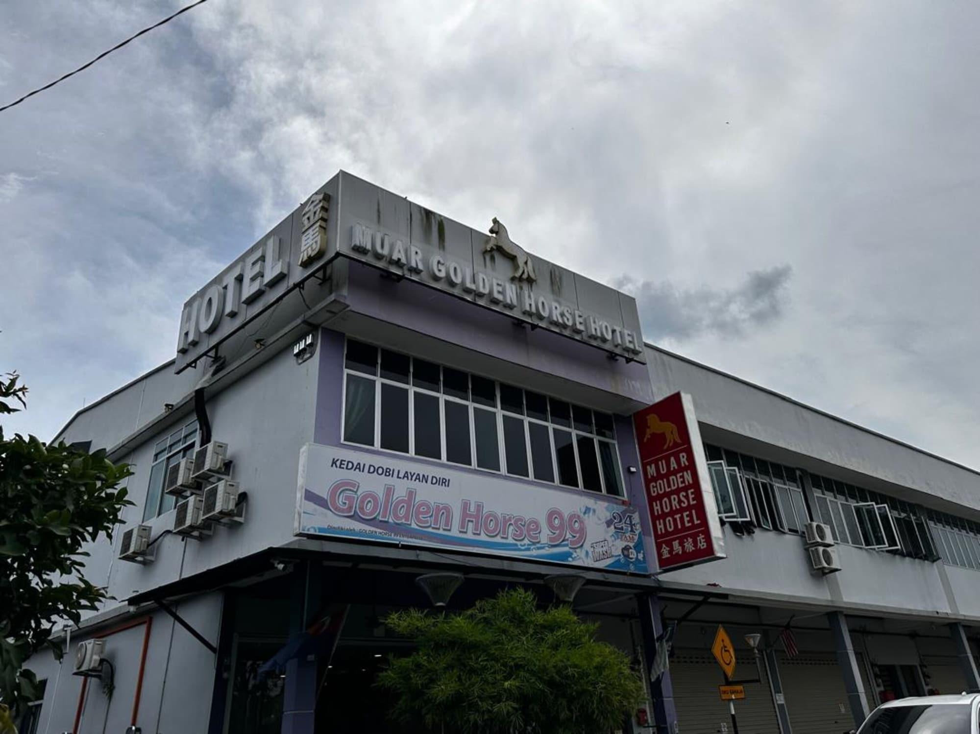 Vista Exterior OYO 91242 Muar Golden Horse Hotel