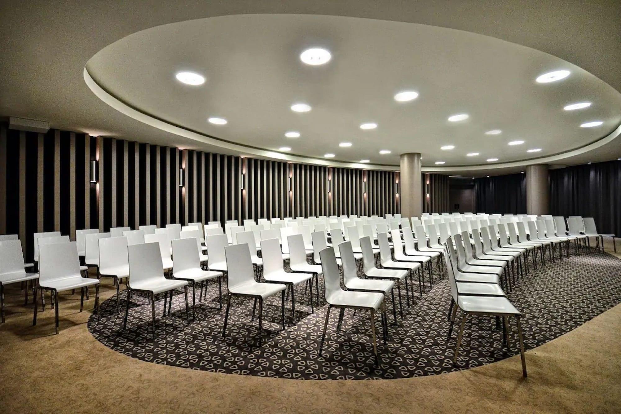 Sala de Reuniones Sound Garden Hotel Airport