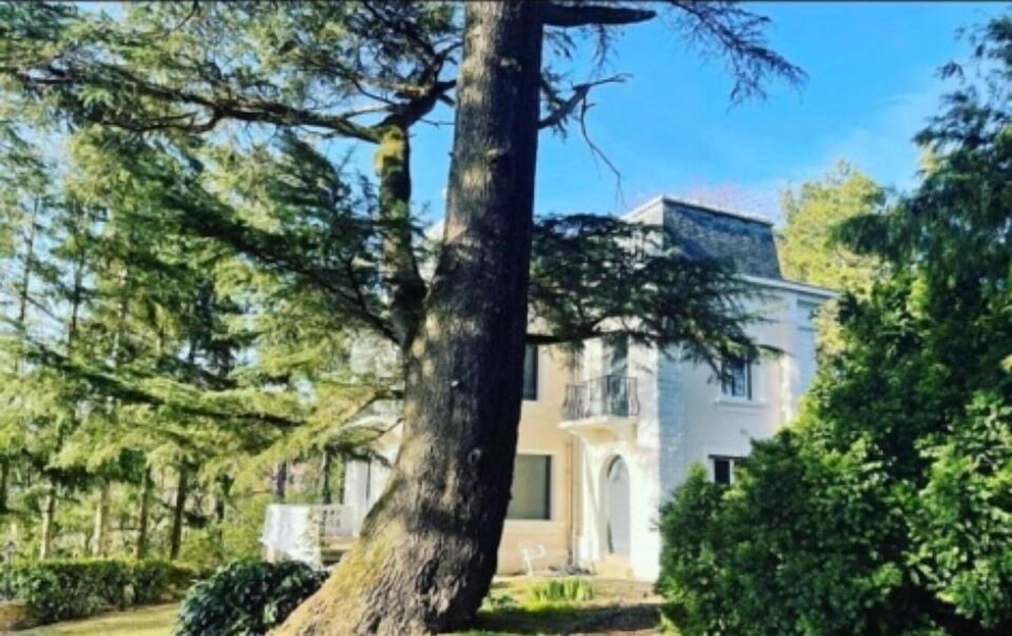 Varios Le Domaine de Montmorency