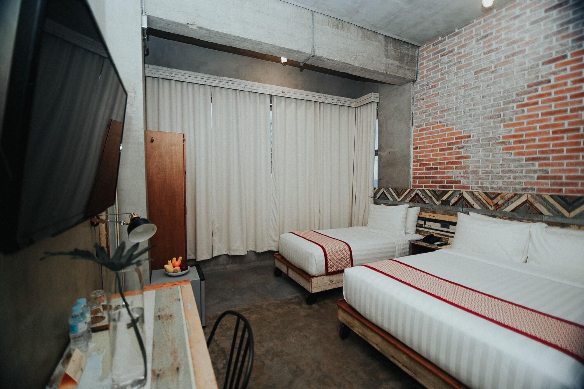 Varios The Bricks Hotel