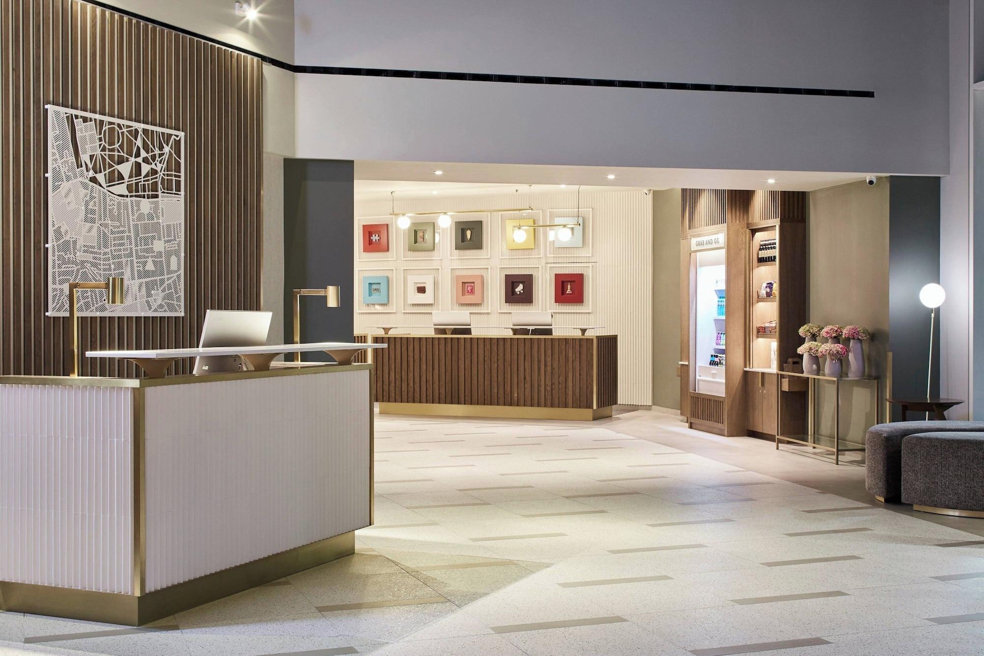 Vista Lobby London Marriott Hotel Kensington