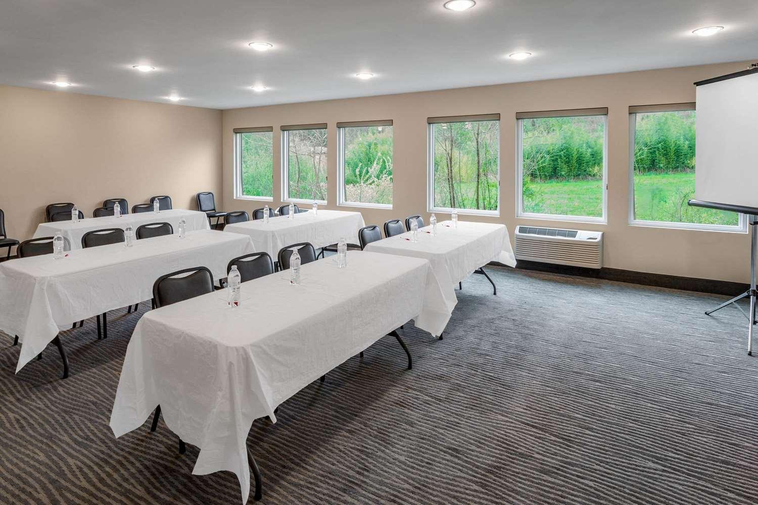 Sala de Reuniones Ramada by Wyndham Hendersonville