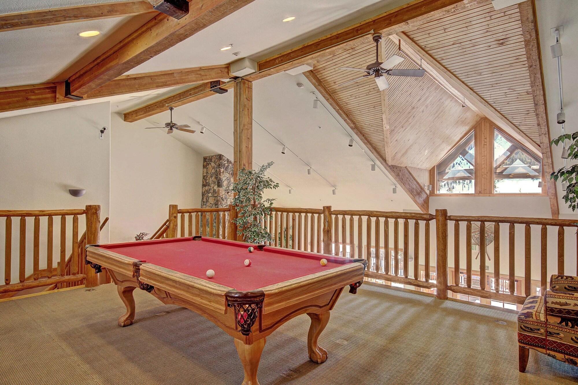 Instalaciones Recreativas 5983 Hidden River Lodge 3 Bedroom Condo by RedAwning