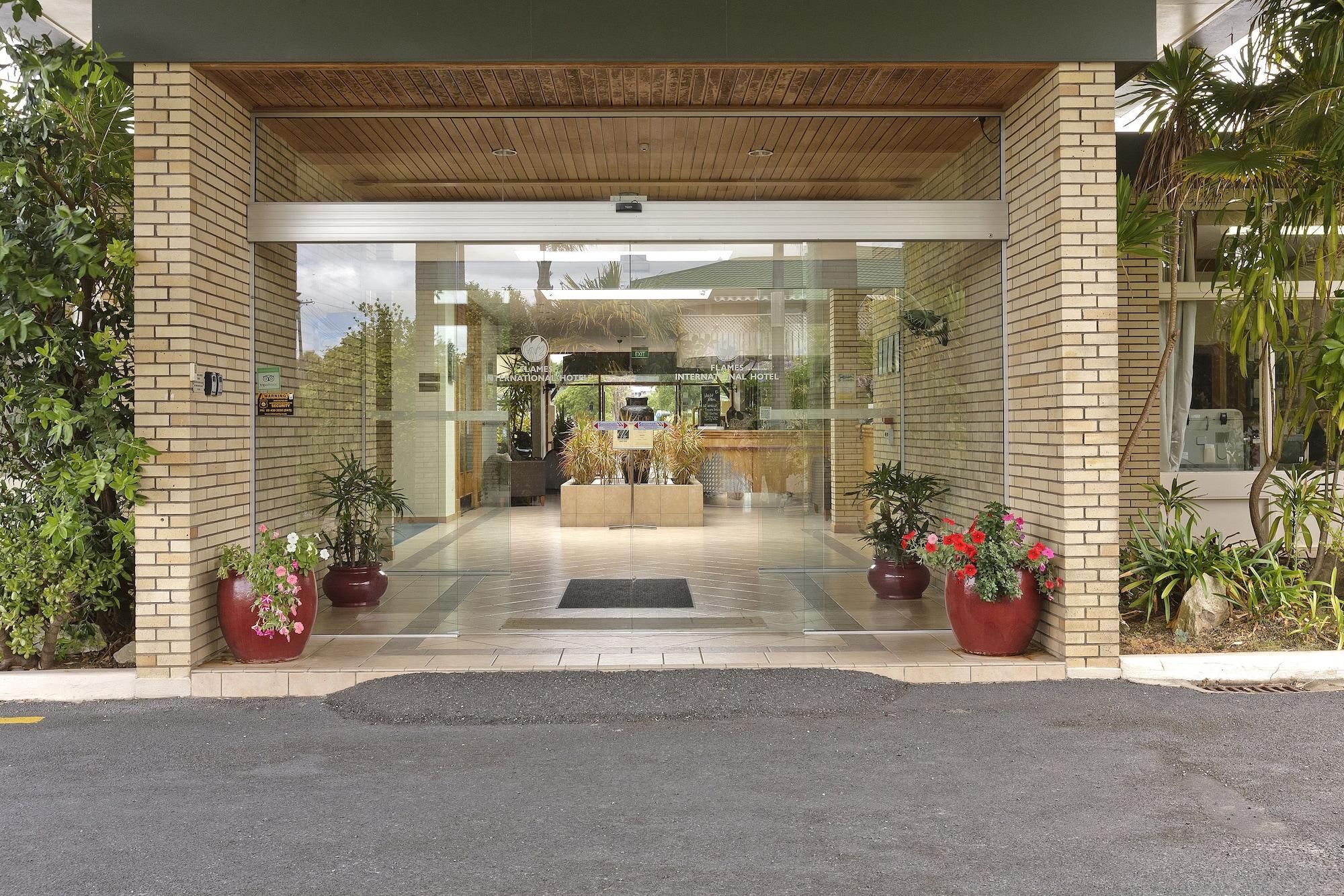 Vista Exterior Comfort Hotel Flames Whangerei