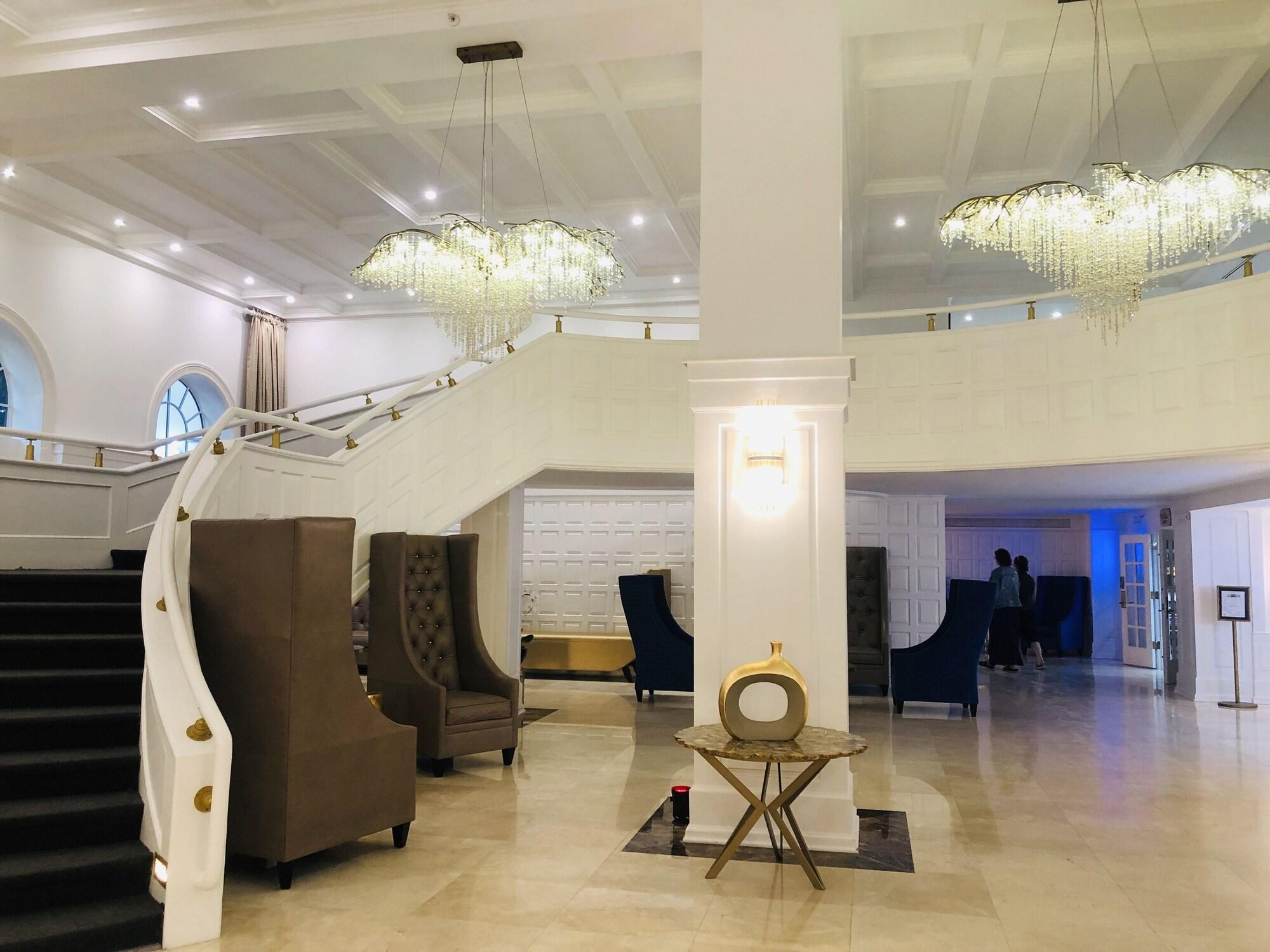 Vista Lobby Soleil Apartments at The Alexander