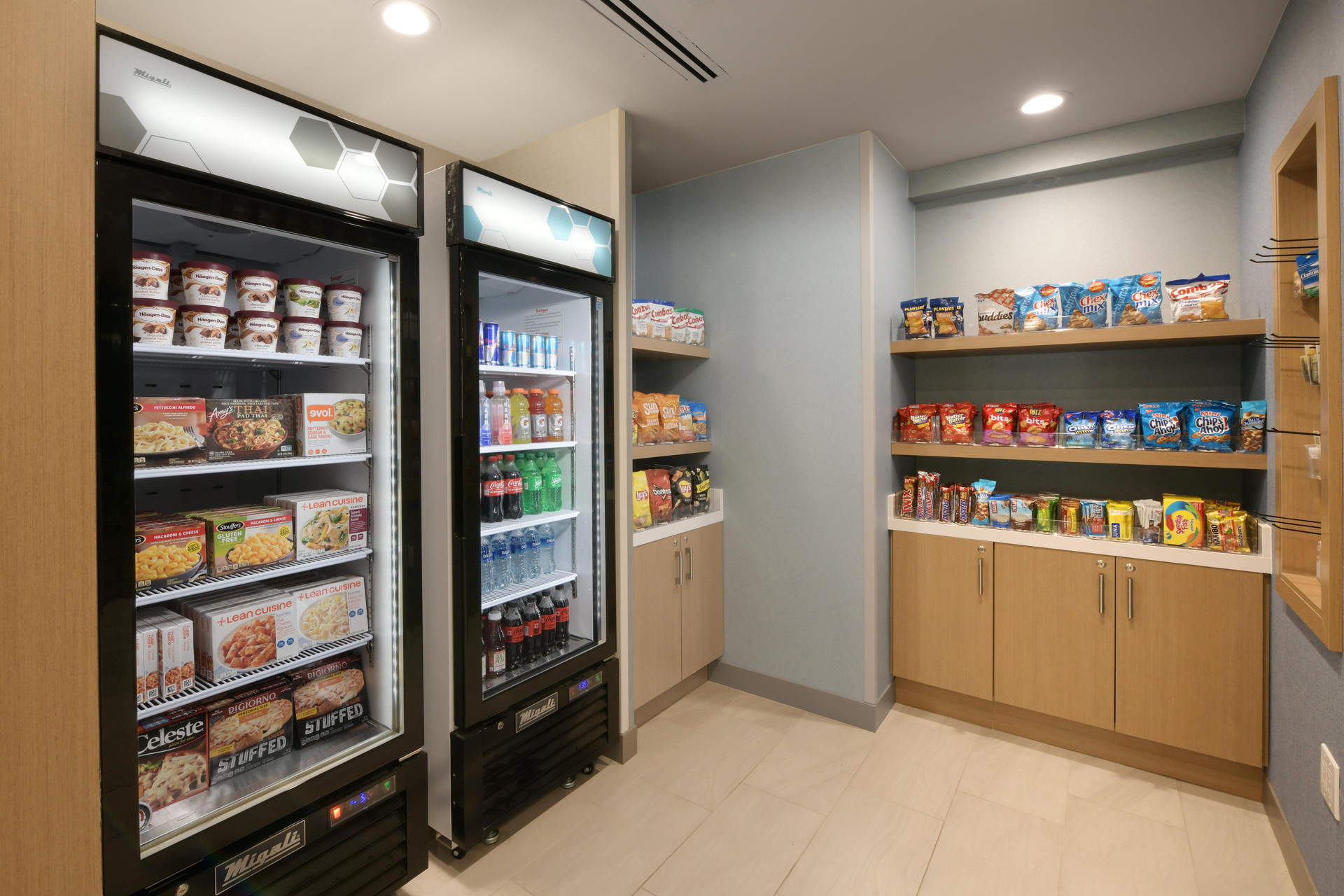 Vista Lobby Holiday Inn Express & Suites Williamstown - Glassboro by IHG