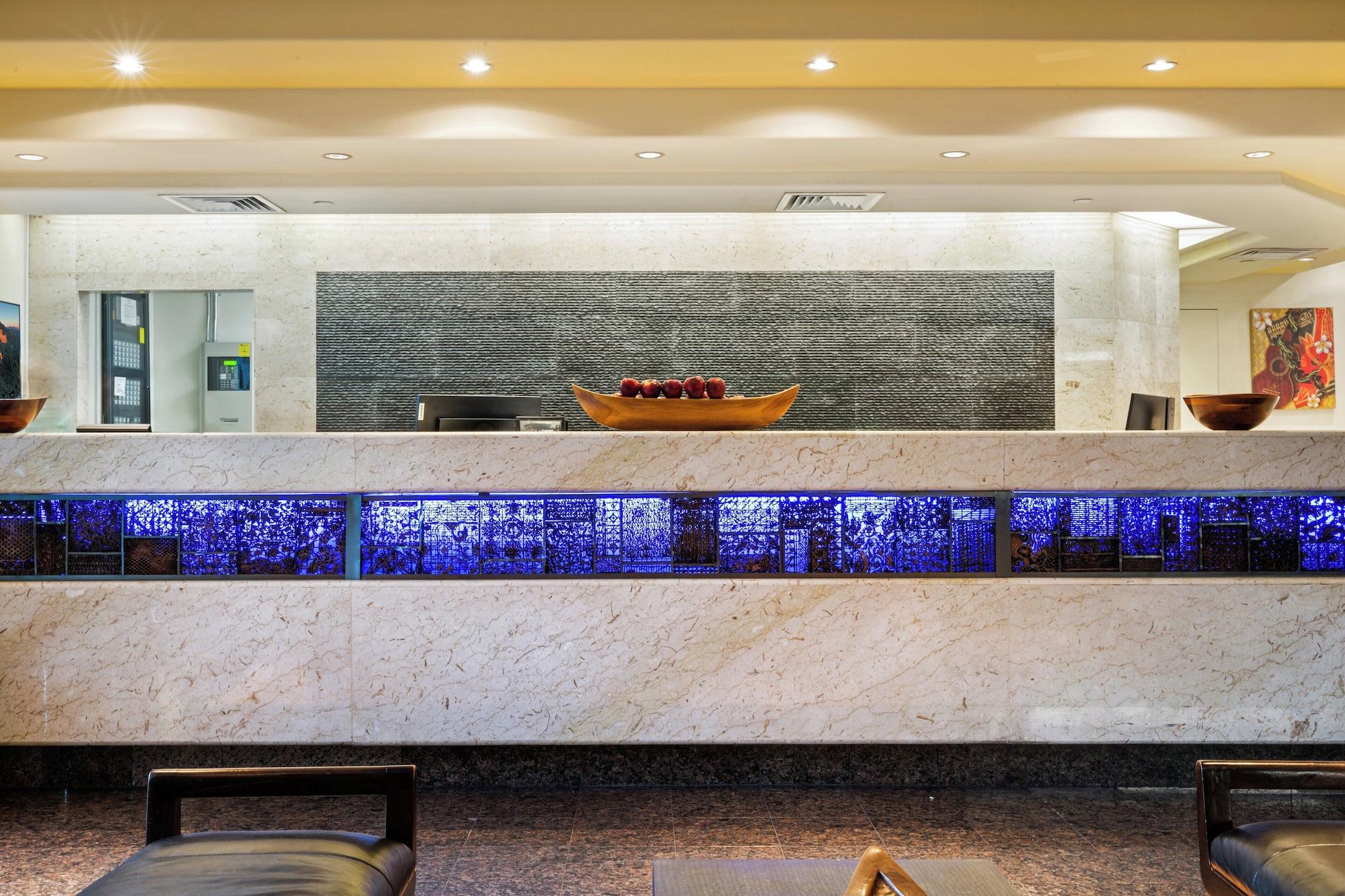 Vista Lobby Luana Waikiki Hotel & Suites