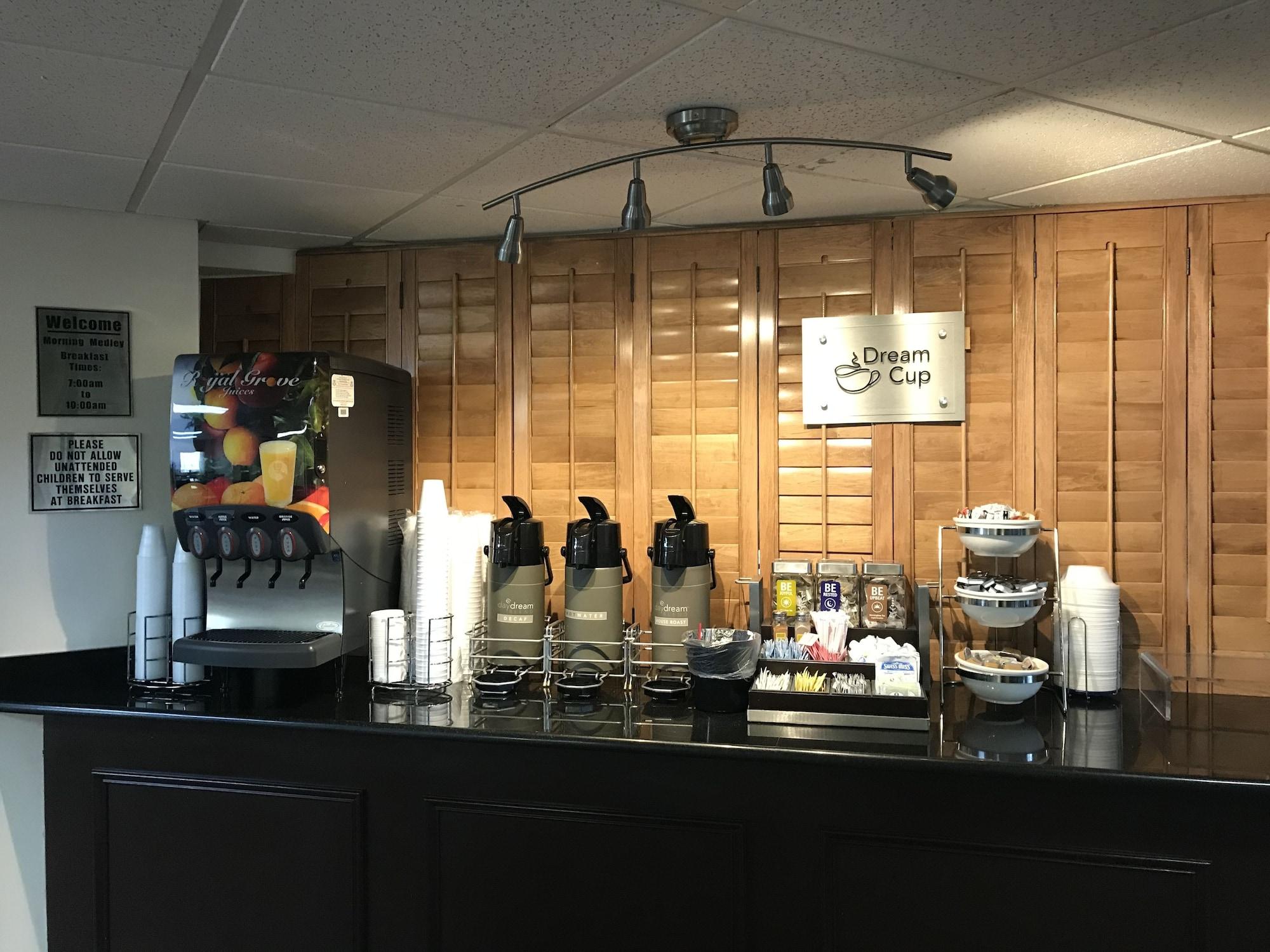 Bar/Salón Sleep Inn & Suites near Sports World Blvd