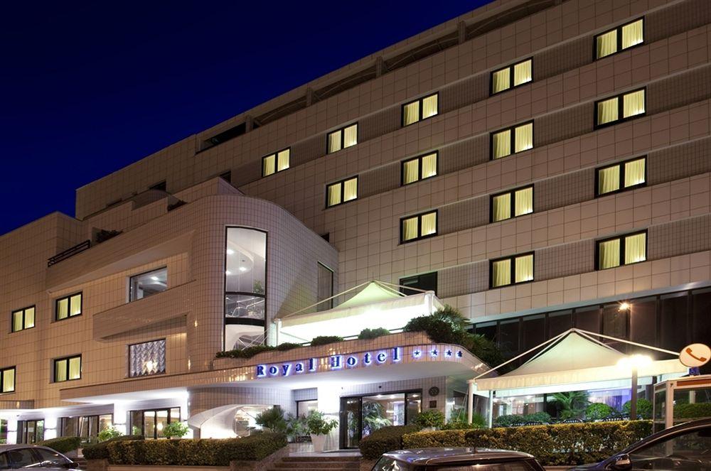 Vista Exterior Hotel Royal