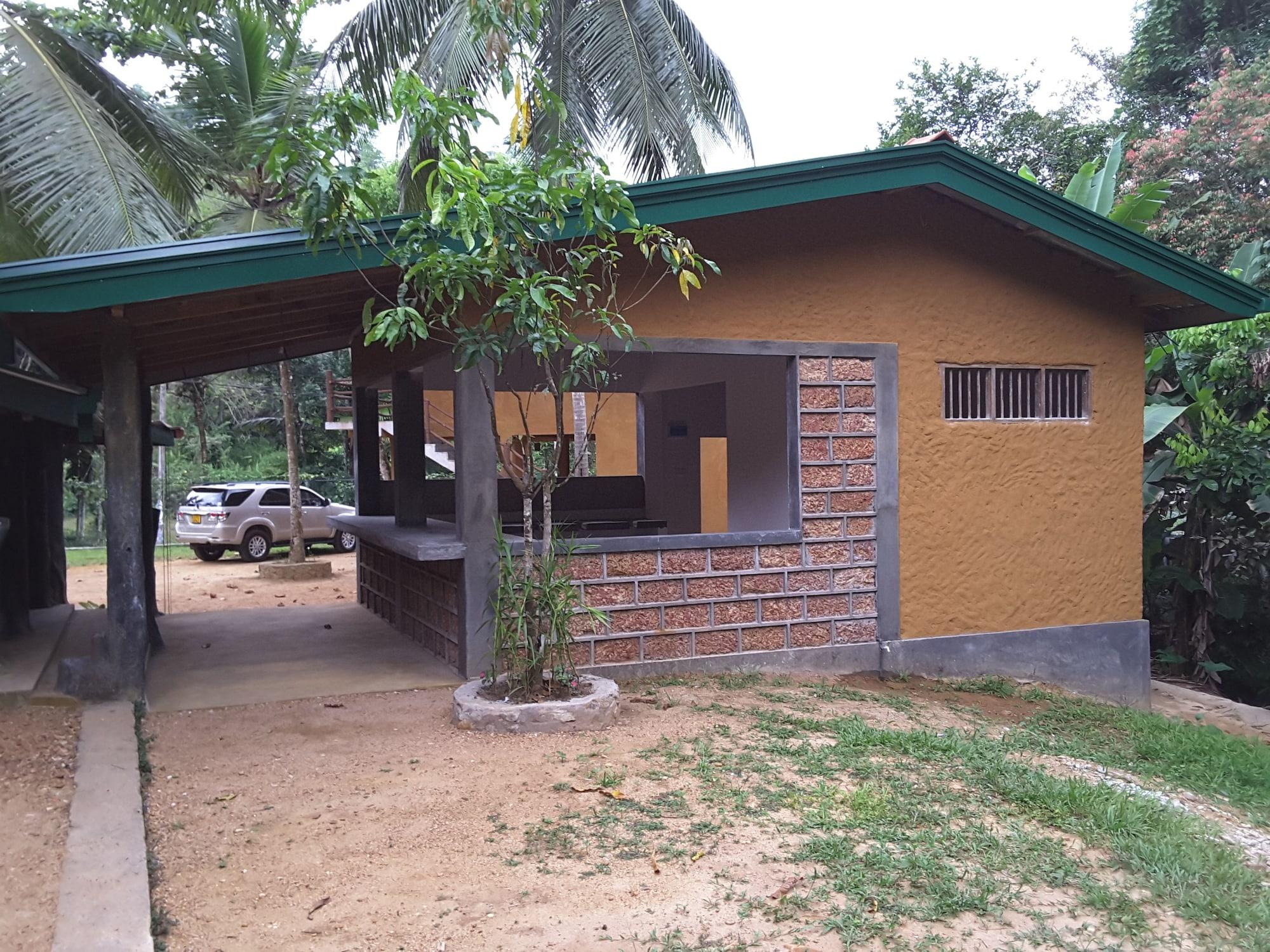 Vista Exterior Sinharaja Birder's Lodge