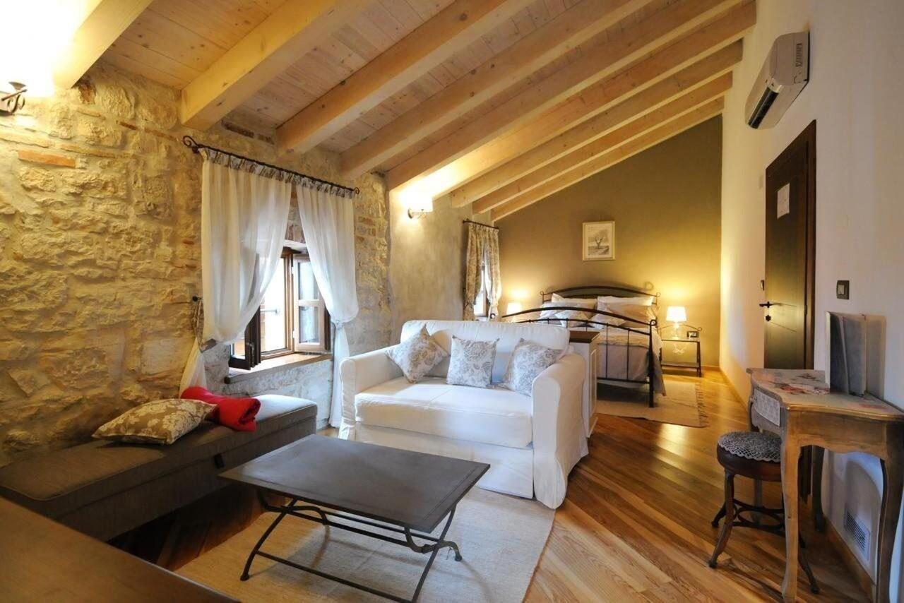 Varios Bed & Breakfast Korta Gira