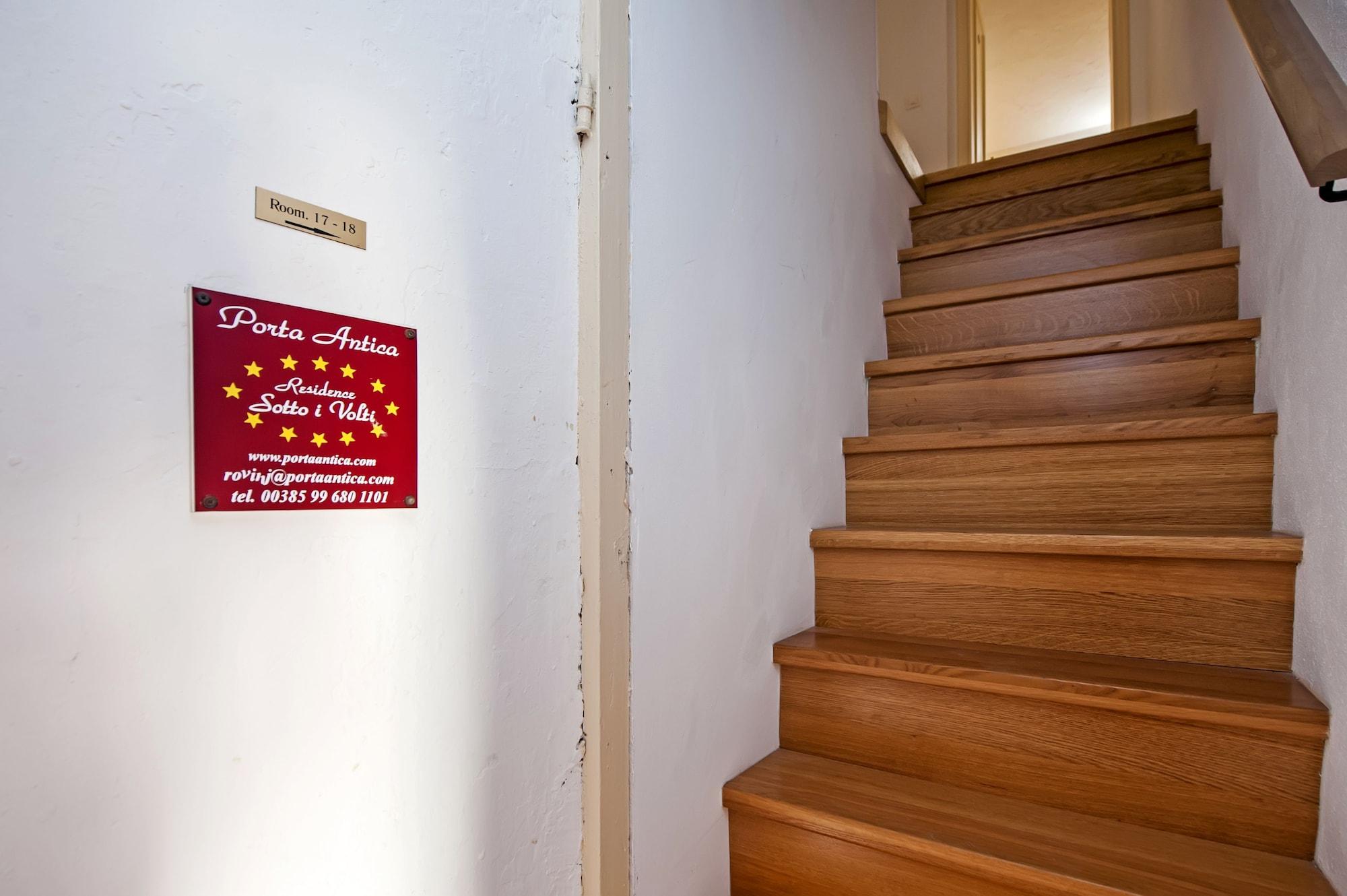 Vista Lobby Rooms Sotto i Volti