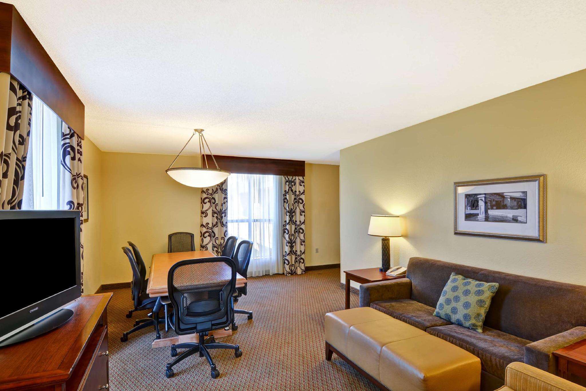 Vista Exterior Embassy Suites by Hilton Orlando North