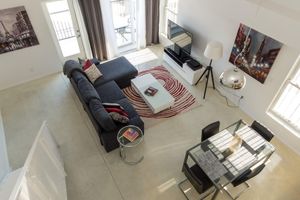 Alquiler Vacacional - NEW !! SPACIOUS ULTRA STYLISH 1450sf 2 BR 2 BA CONDO— HISTORIC OSBORNE VILLAGE.