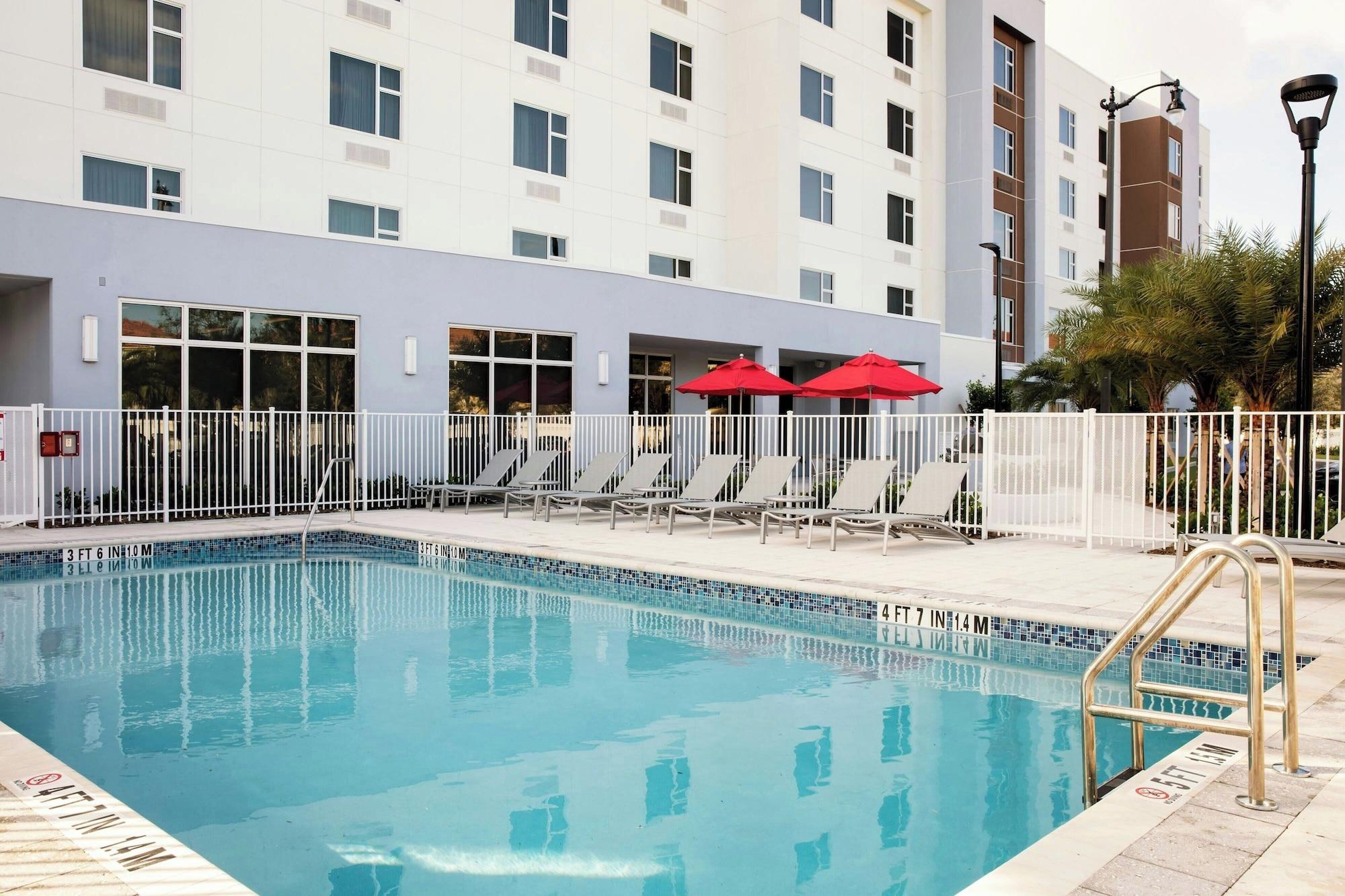 Vista Piscina TownePlace Suites by Marriott Miami Homestead