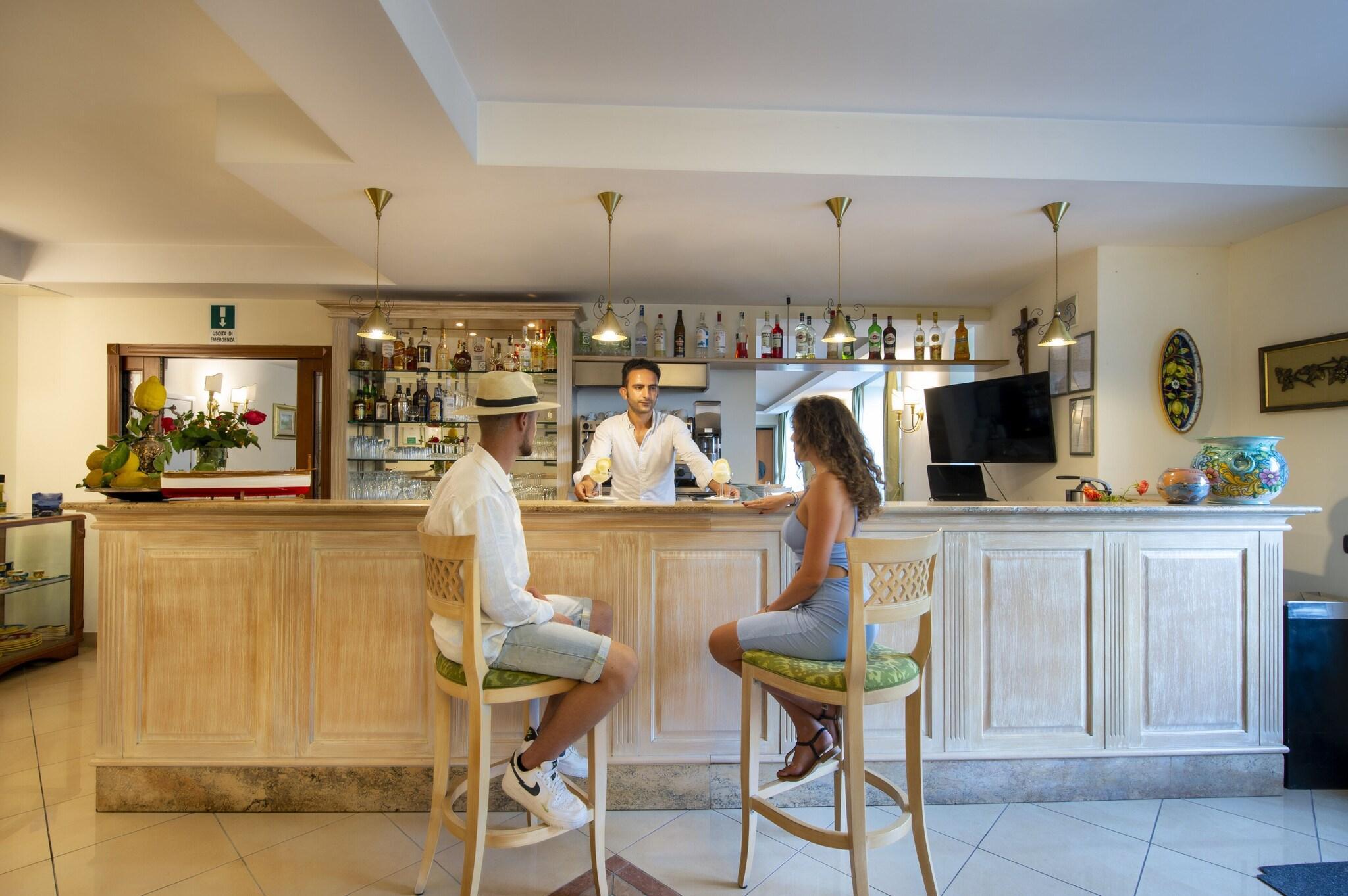 Bar/Salón Hotel La Pergola