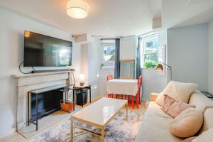 Alquiler Vacacional - 2 Mi to Dtwn: Boston Townhome Near Beaches!