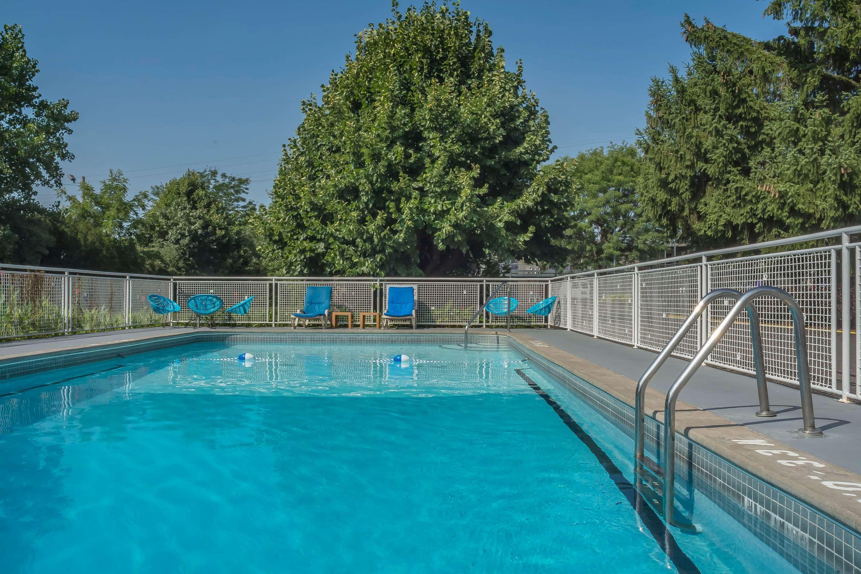 Vista Piscina Rodeway Inn Fallsview