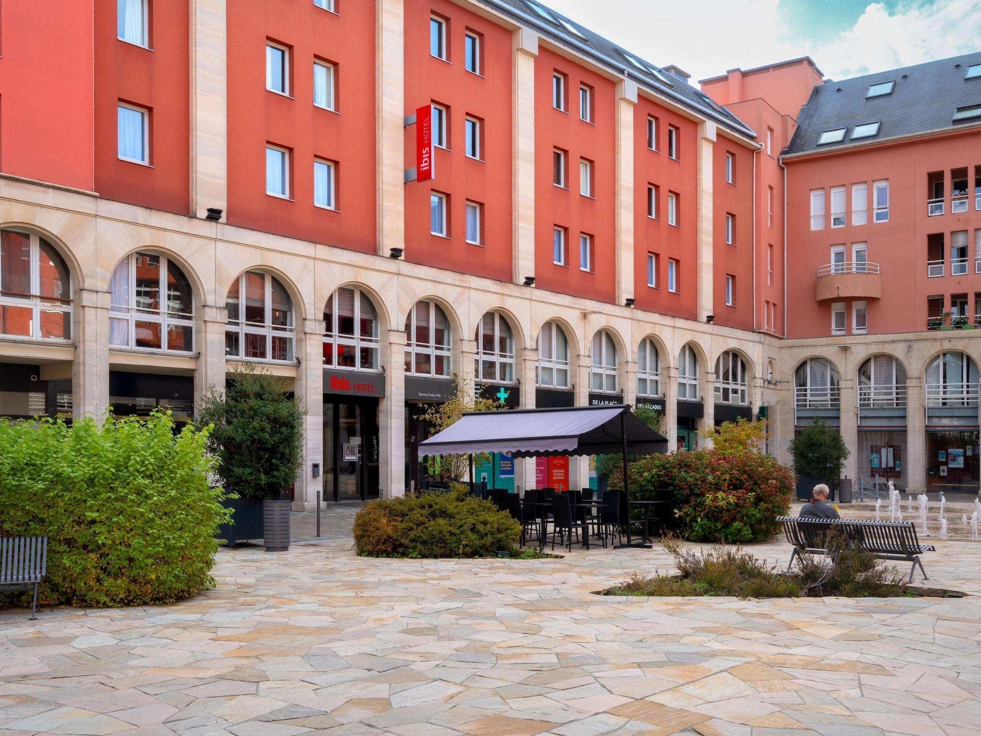 Vista Exterior ibis Epernay Centre Ville