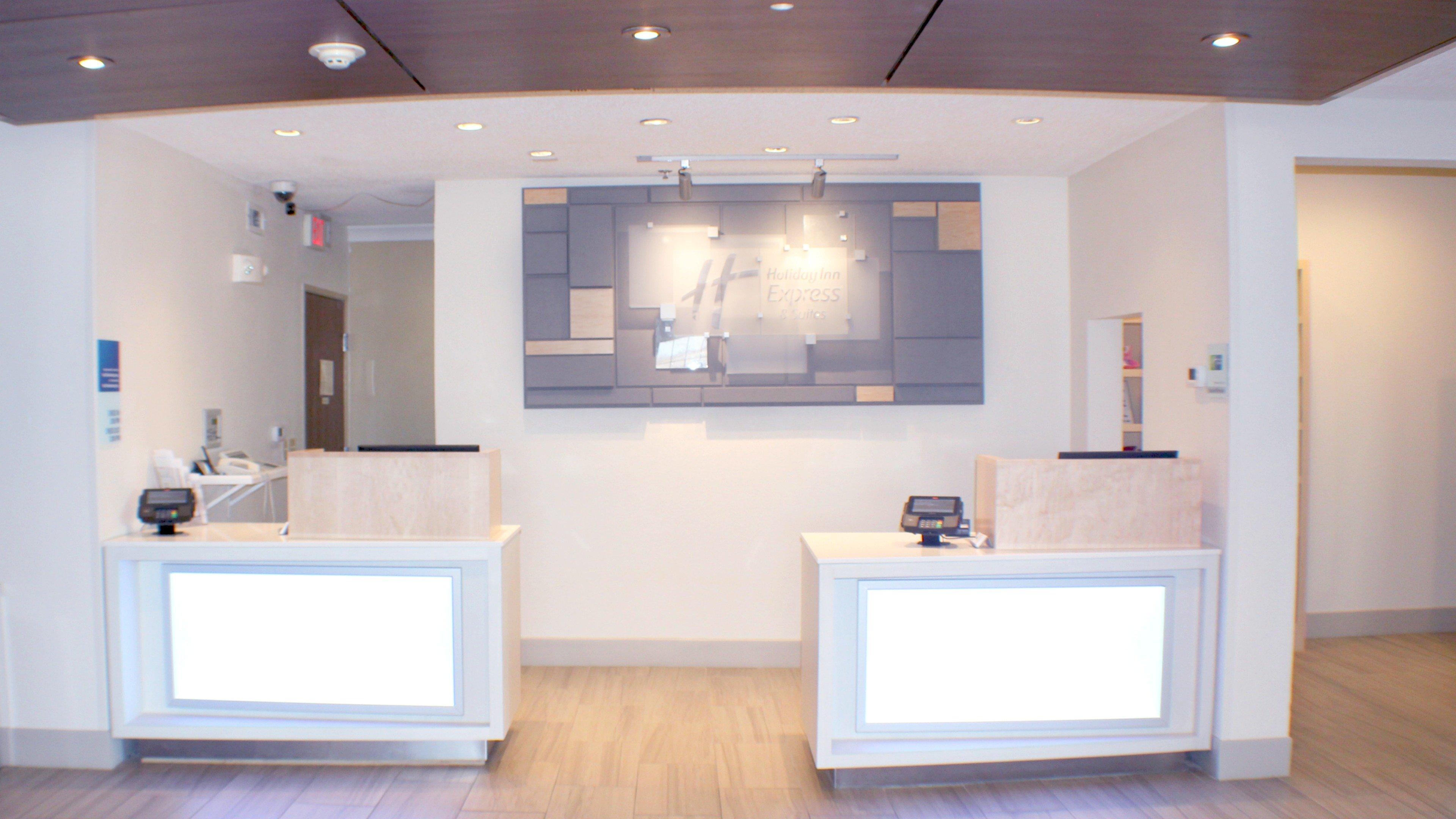 Vista Lobby Holiday Inn Express & Suites Plainview by IHG