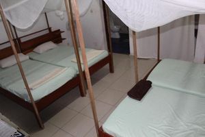 Alquiler Vacacional - Quadruple Room with Private External Bathroom
4 twin beds