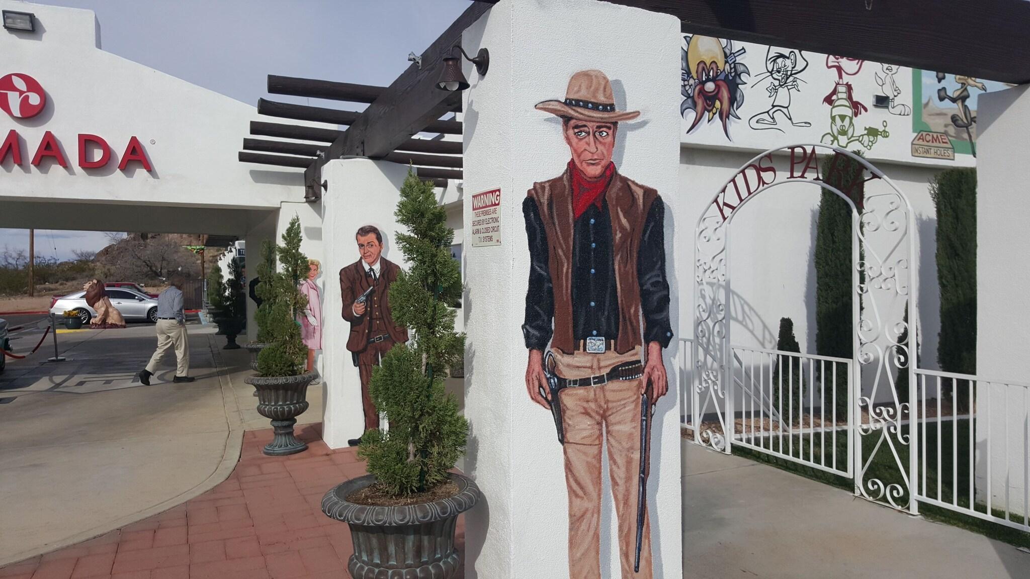 Vista Exterior Ramada by Wyndham Kingman
