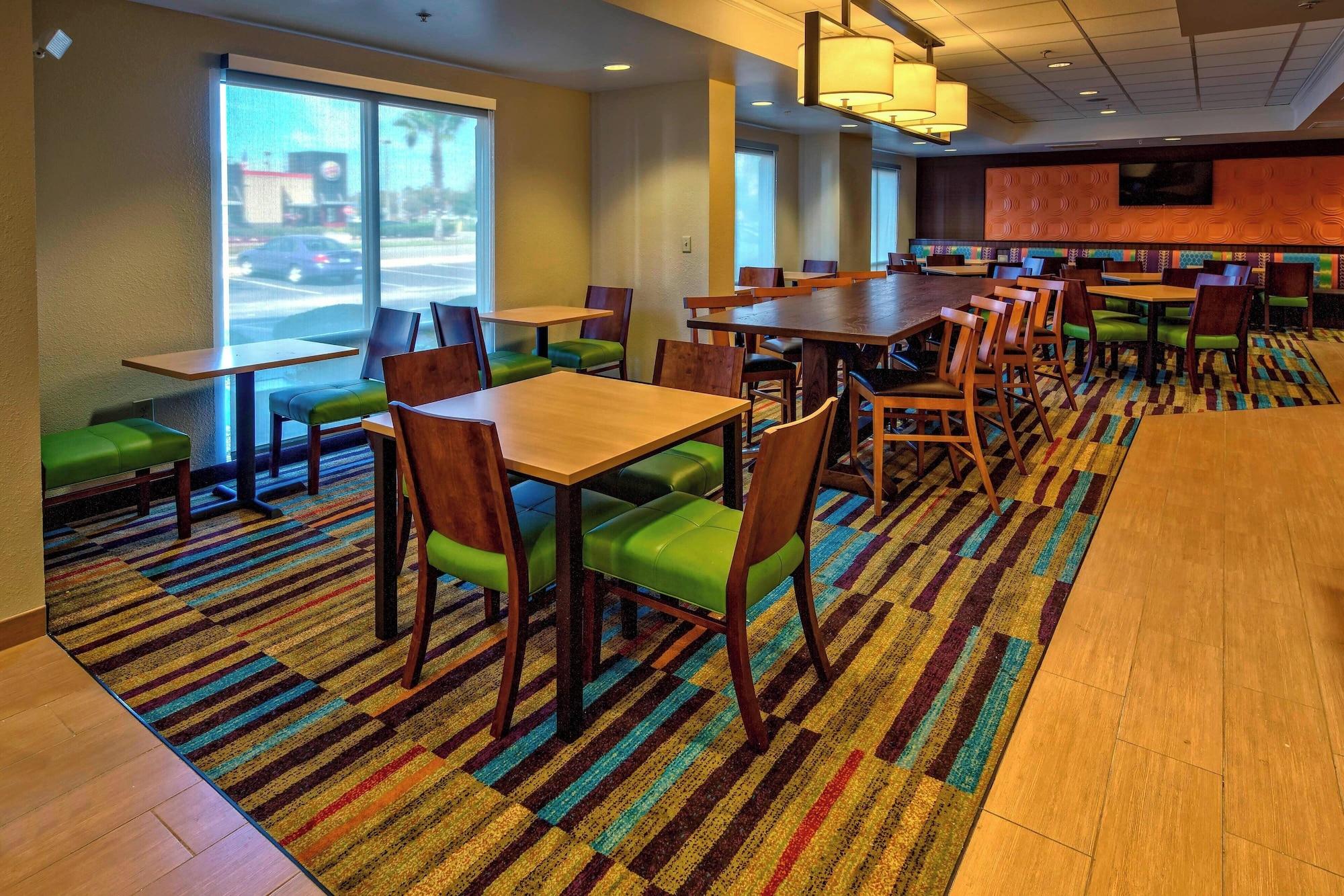Restaurant Fairfield Inn & Suites by Marriott Near Universal Orlando