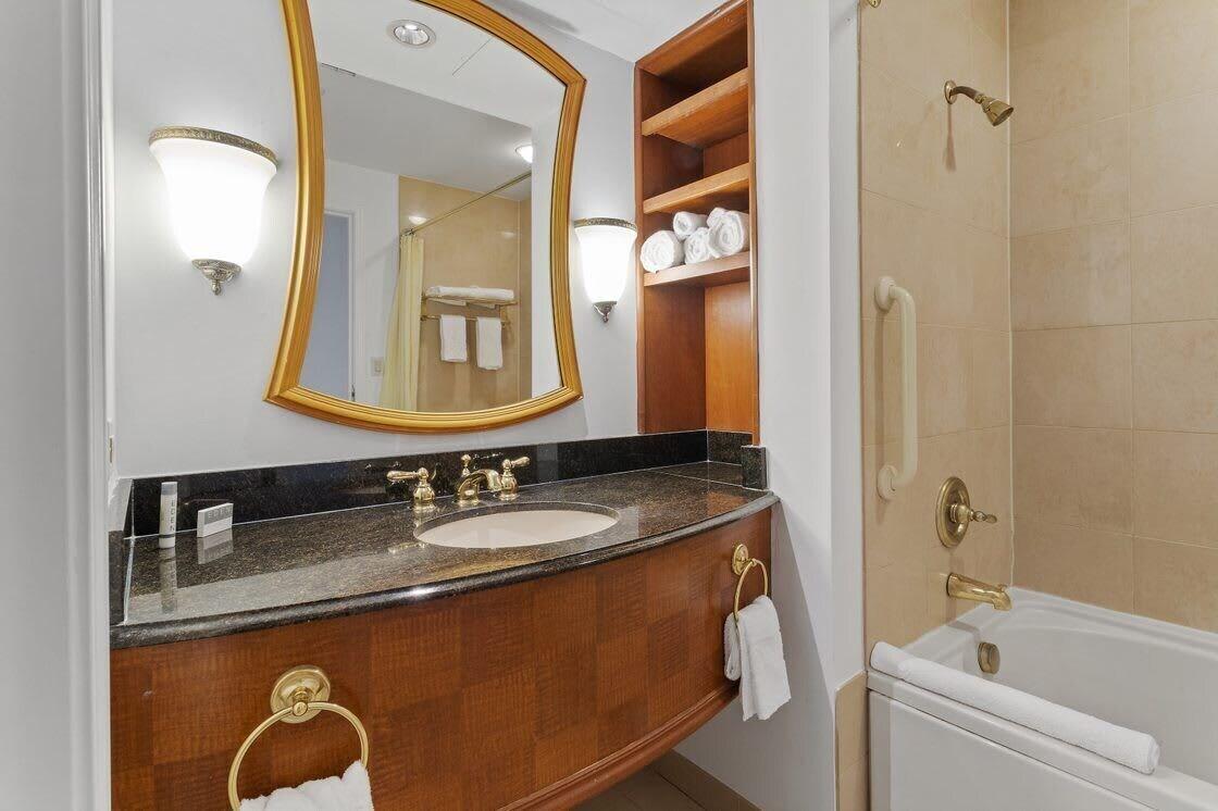 Equipamiento de Habitación Beachfront Double Queen Hotel CozySuite