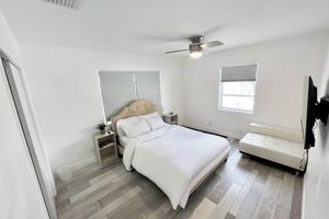 Alquiler Vacacional - Tropical Stylish & Cozy Private Escape near the Beach: Yard Parking BBQ