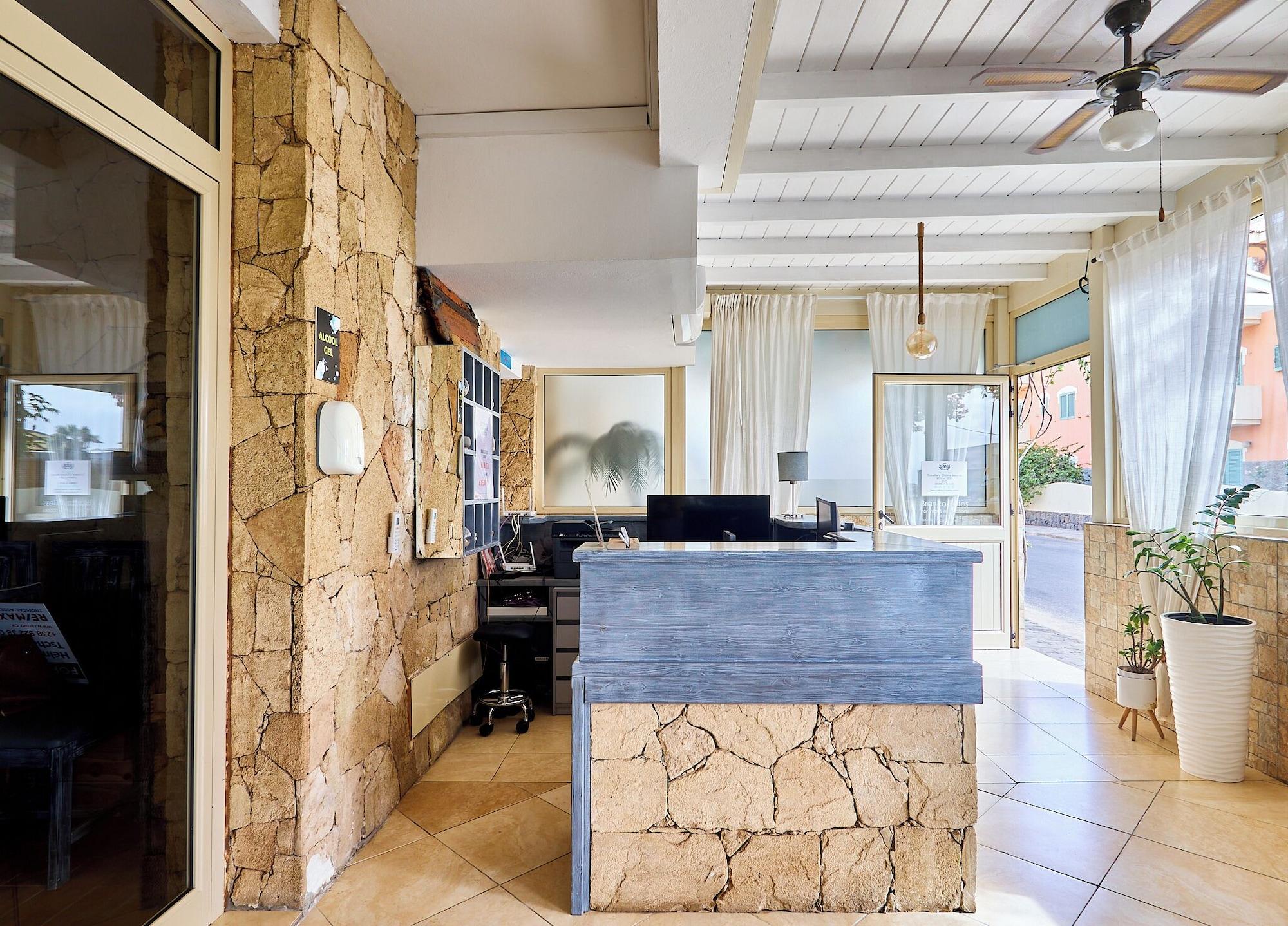 Vista Lobby Branco Suites